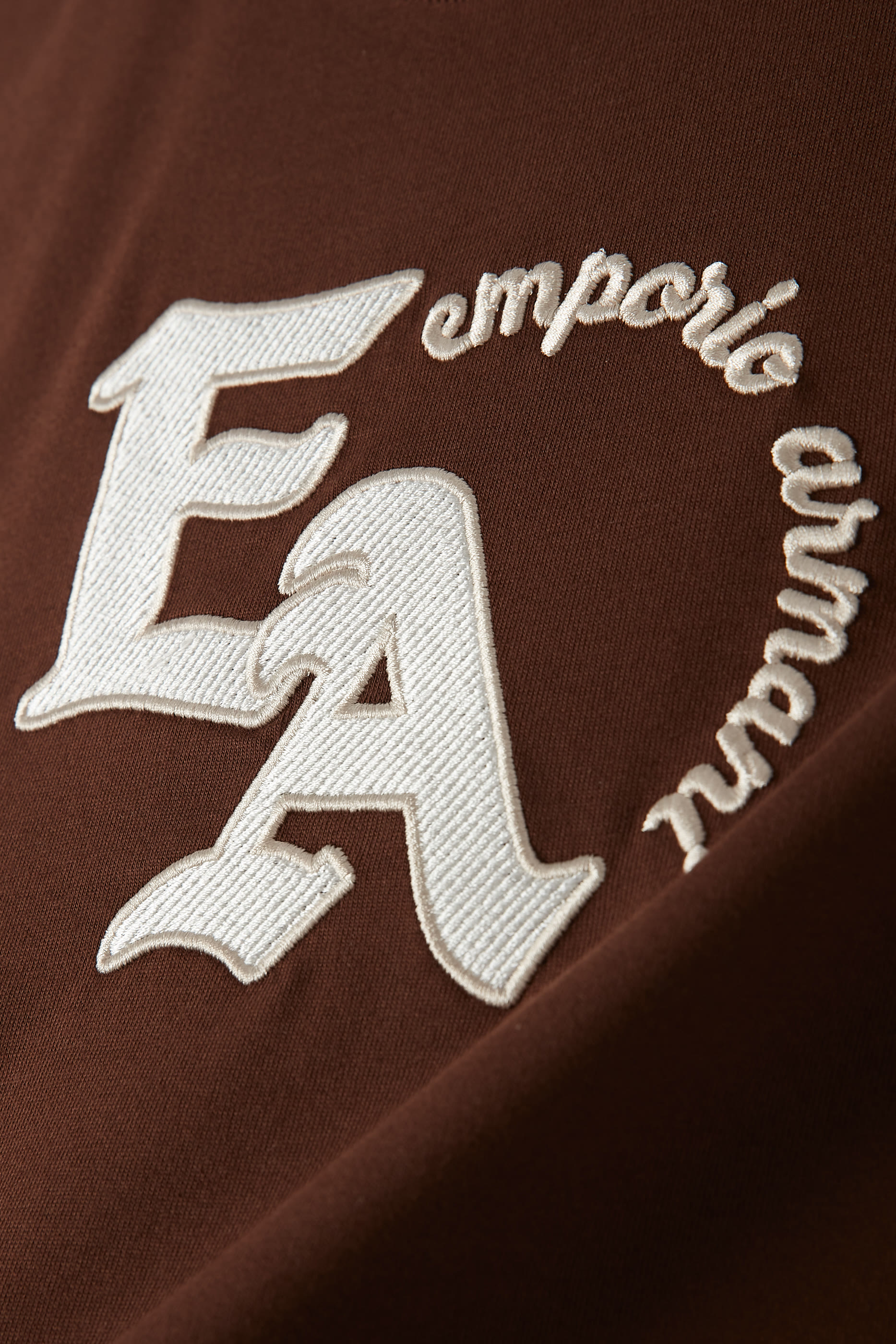 تيشيرت بشعار الماركة غرافيك للأطفال