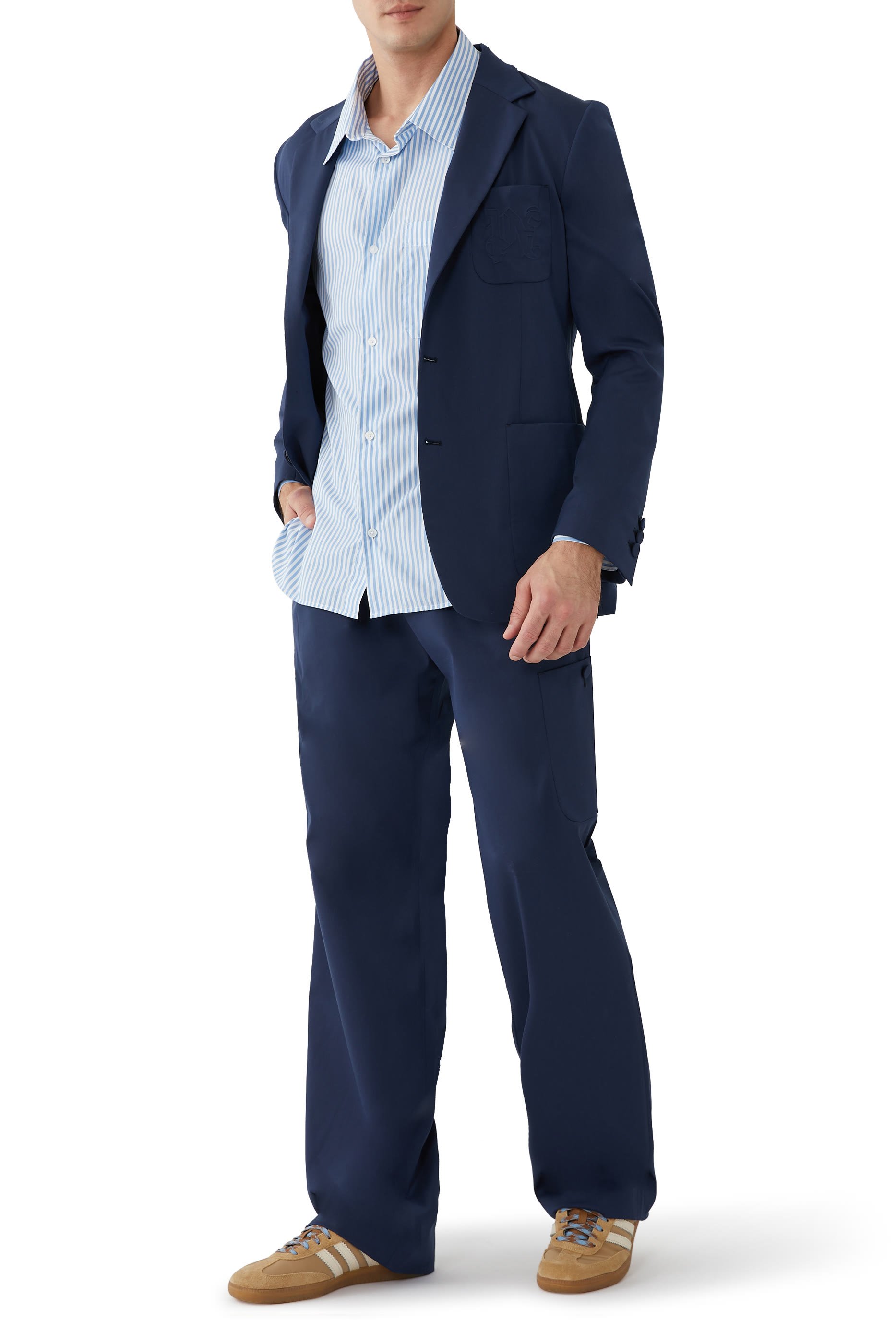 بليزر بجيوب وشعار الماركة