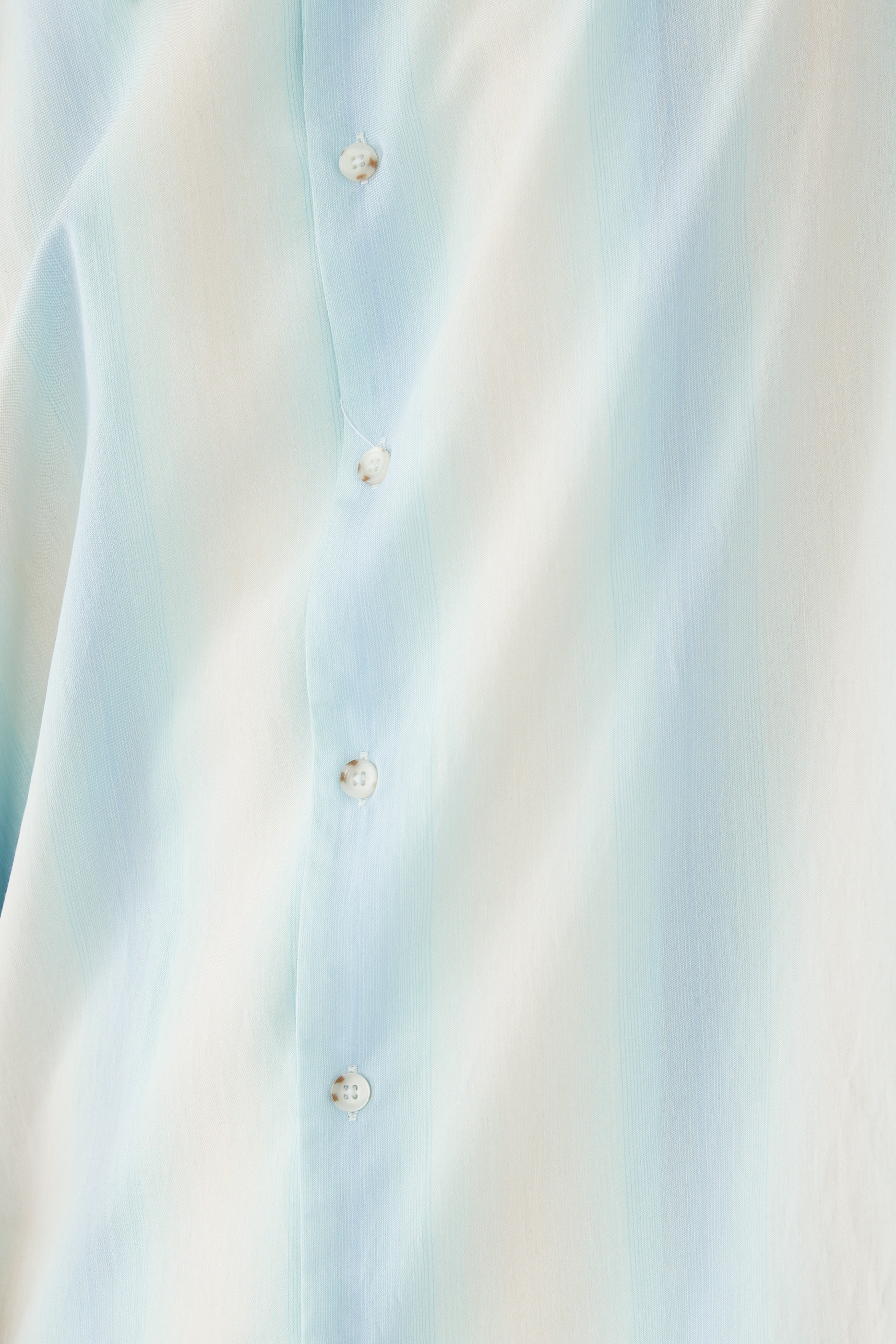 قميص مخطط بقصة واسعة