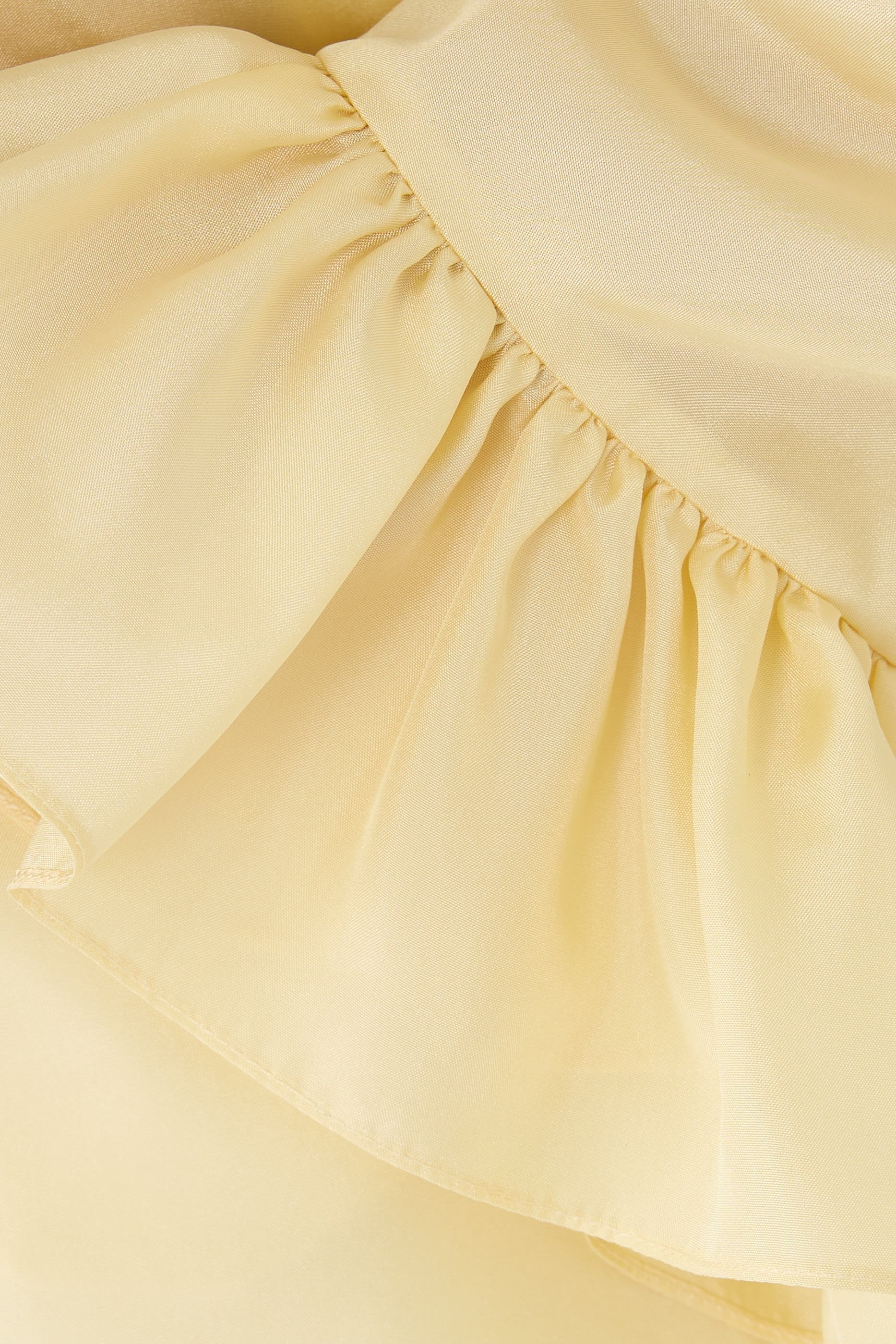 بلوزة بياقة V وكشكش حرير هابوتاي