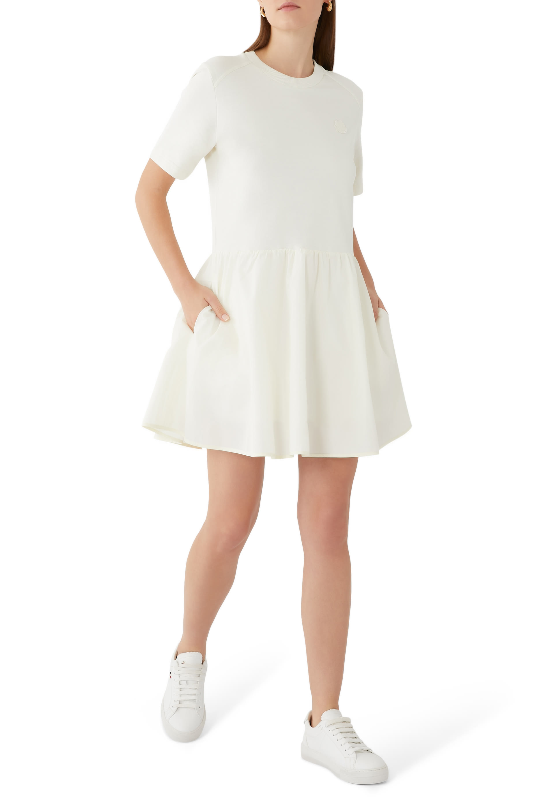 فستان قصير بأكمام قصيرة