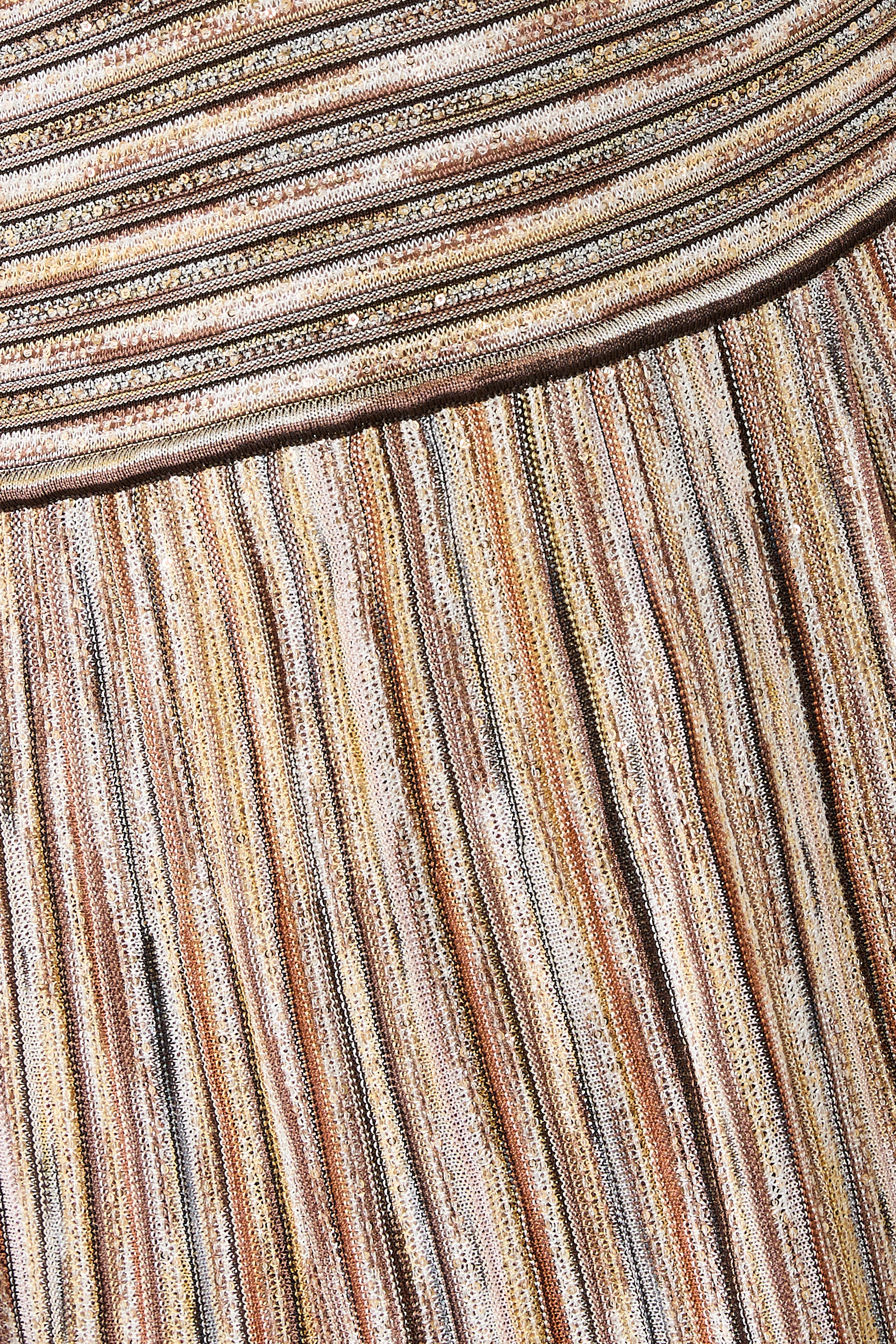 فستان طويل بحزام نسيج لوركس مطرز جزئيا