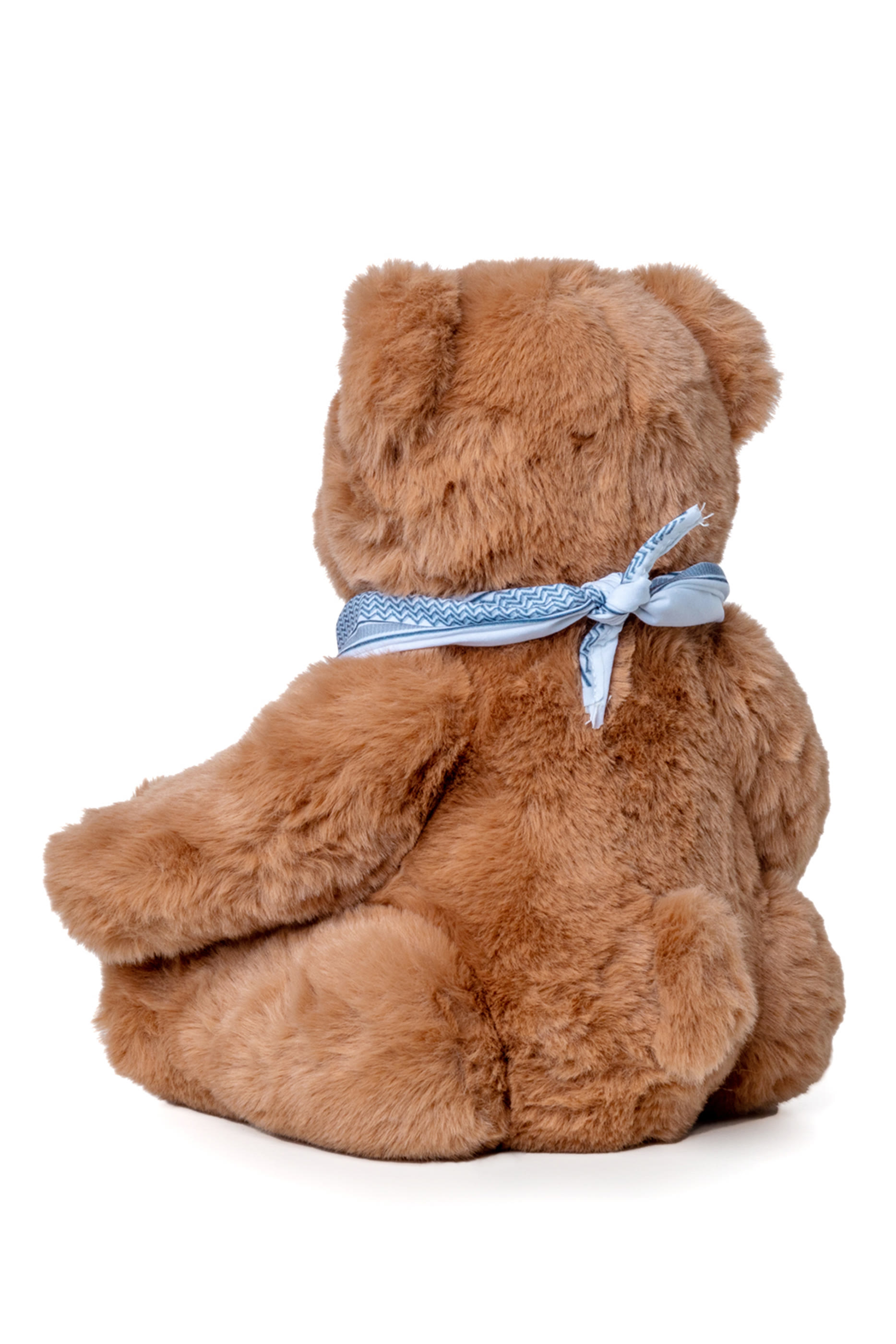 دمية بتصميم دب بني بوشاح باندانا