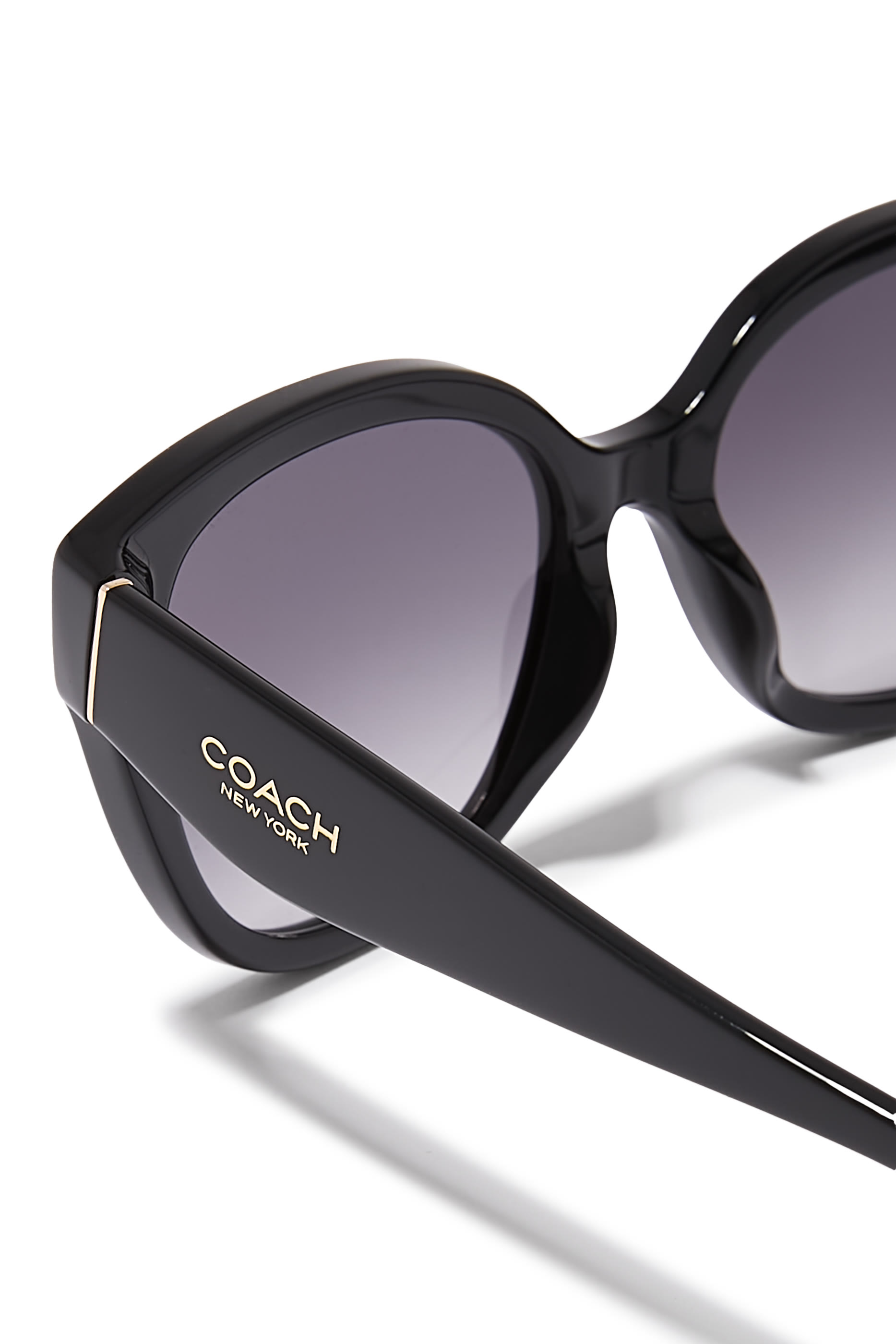 نظارة شمسية ويفرر بإطار وذراع مزين بتفاصيل ان واي 