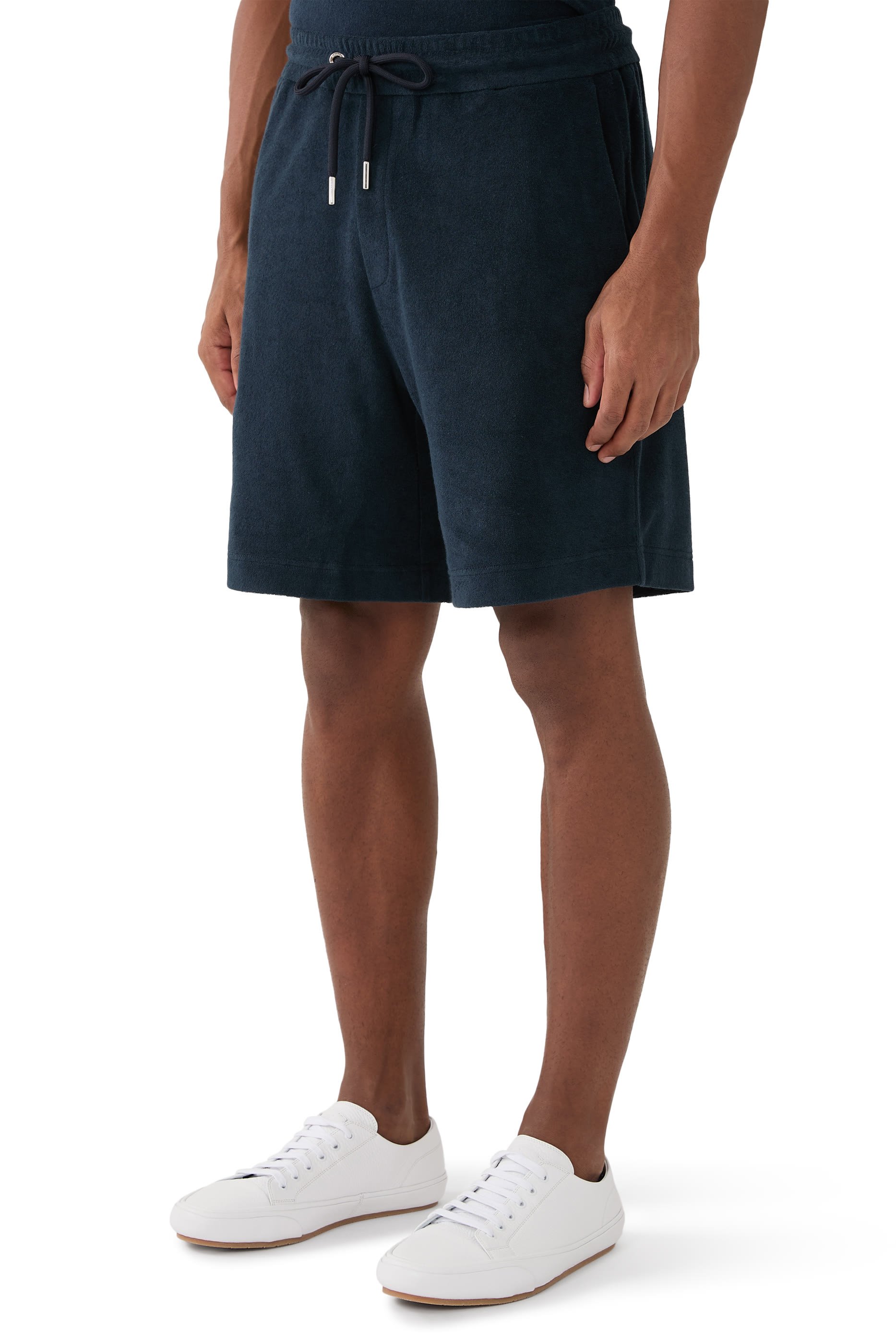 شورت بشعار الماركة