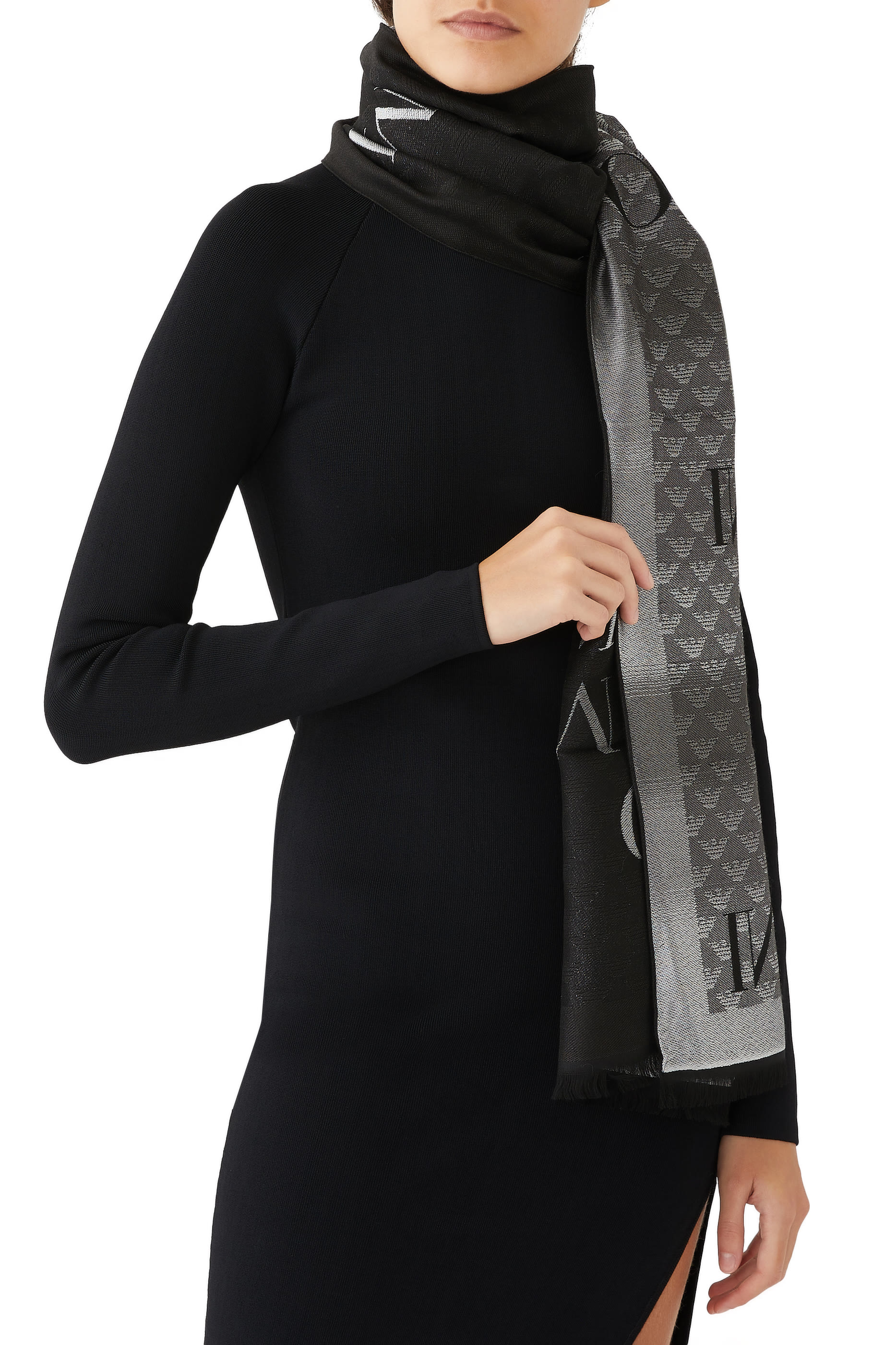 وشاح بشعار الماركة