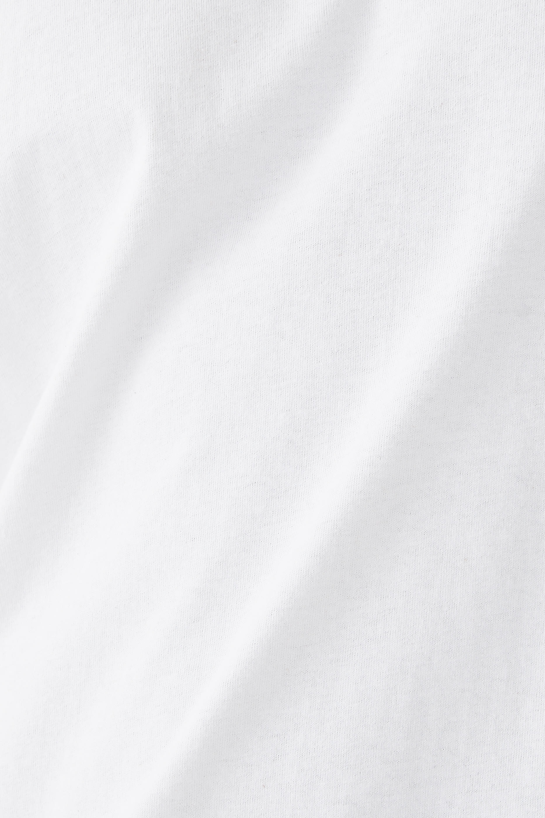 تيشيرت بشعار الماركة