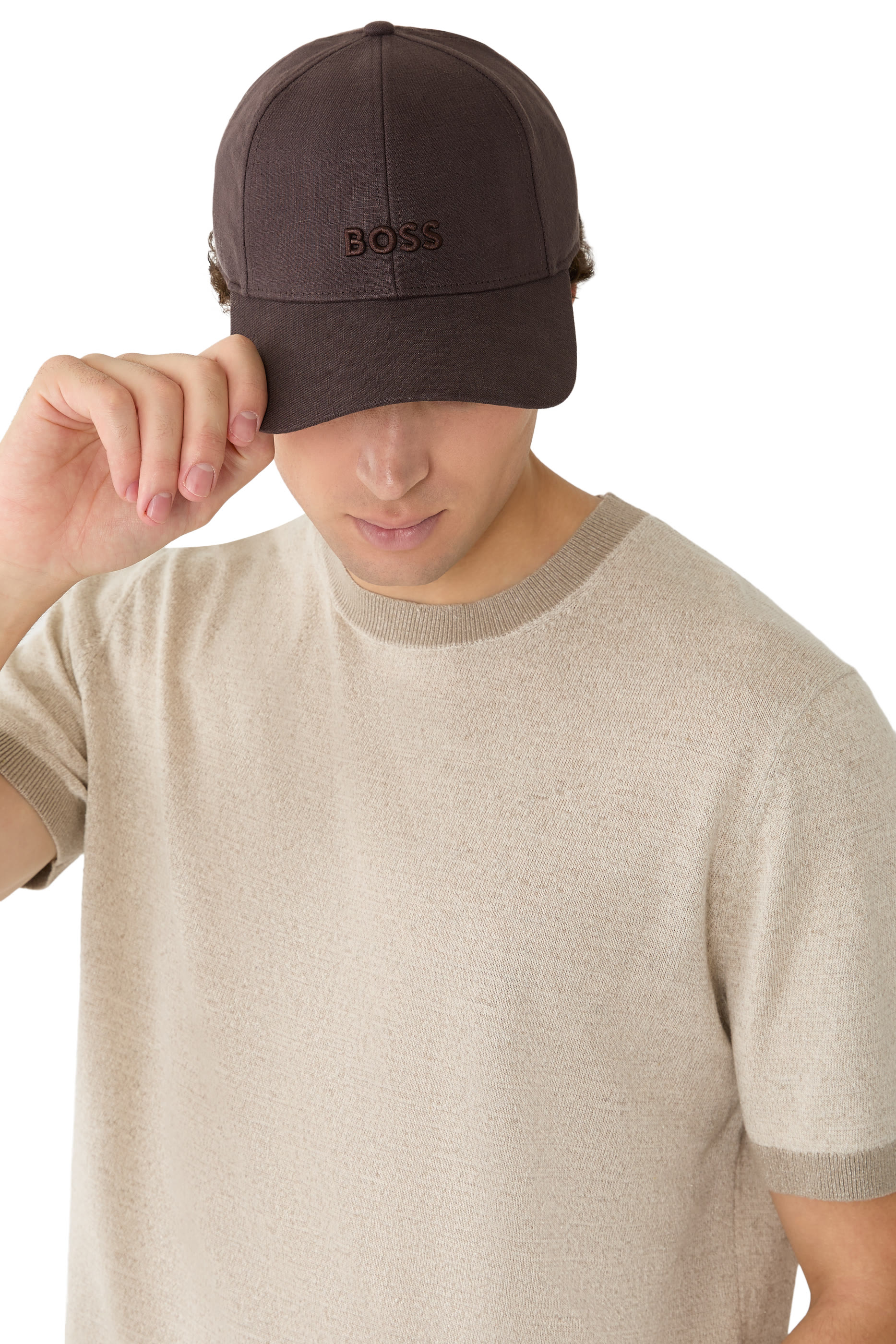 كاب مطرز بشعار الماركة