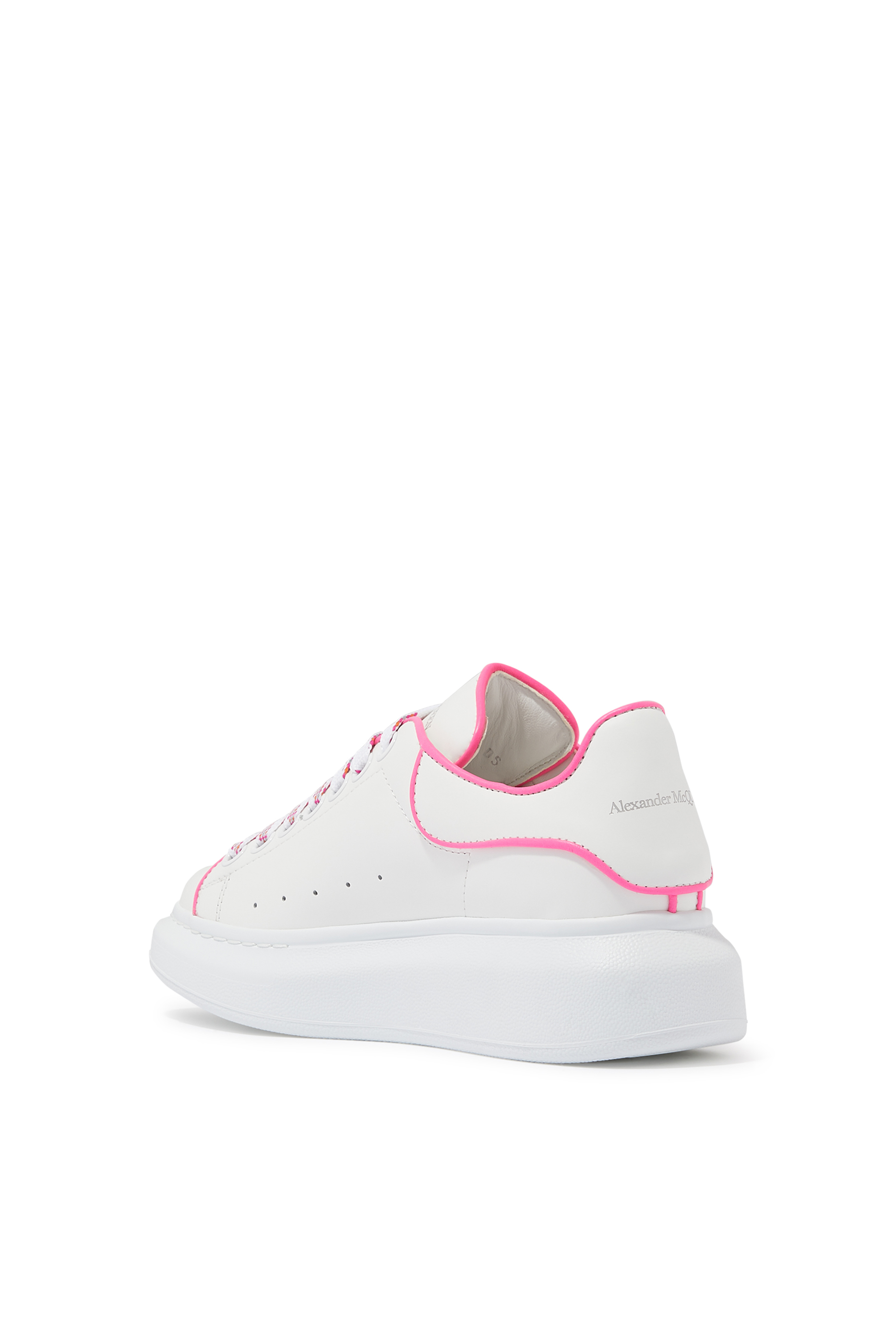 سنيكرز بنعل مطاطي كبير