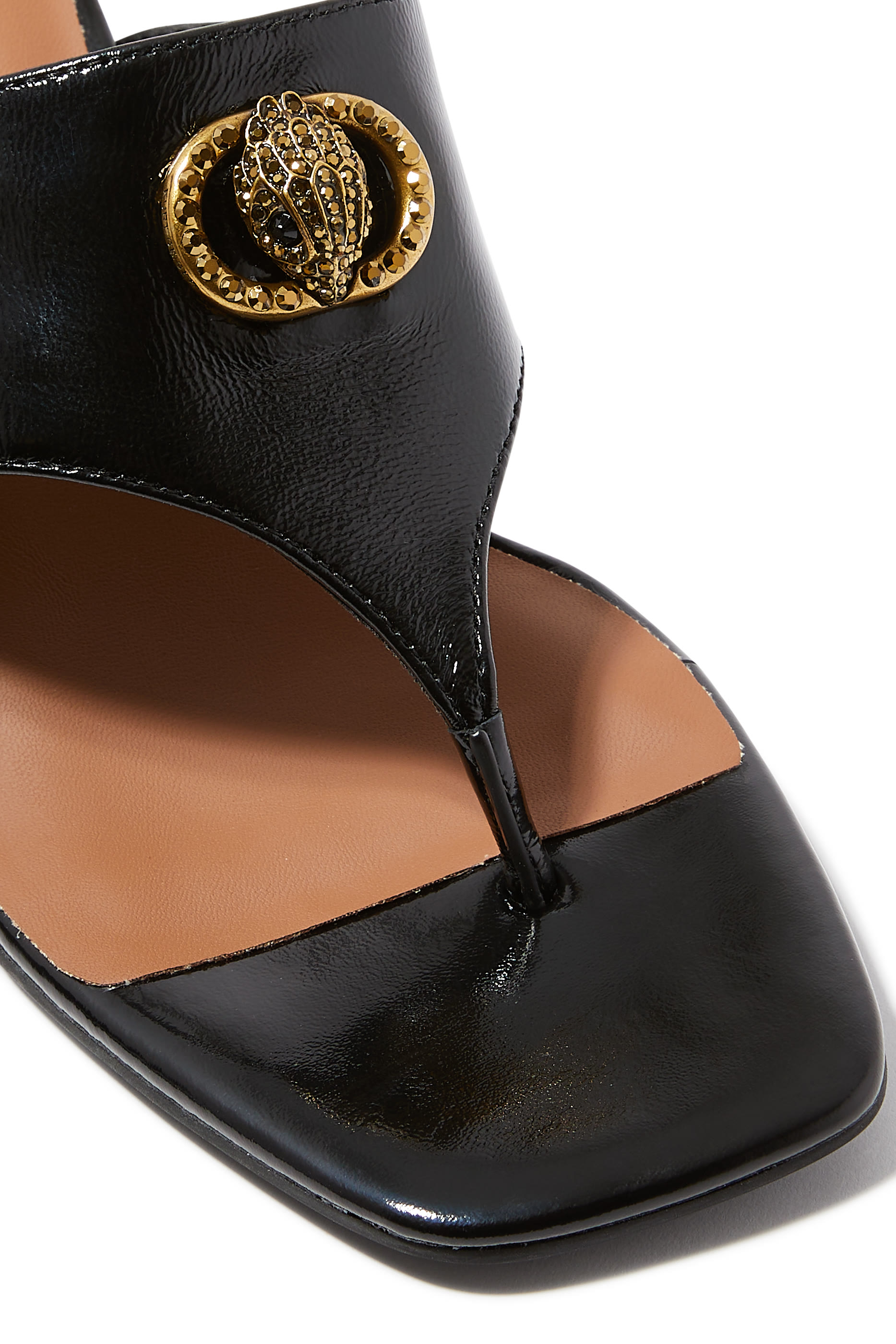 حذاء تشيلسيا بكعب عريض وسيرو على شكل حرف T