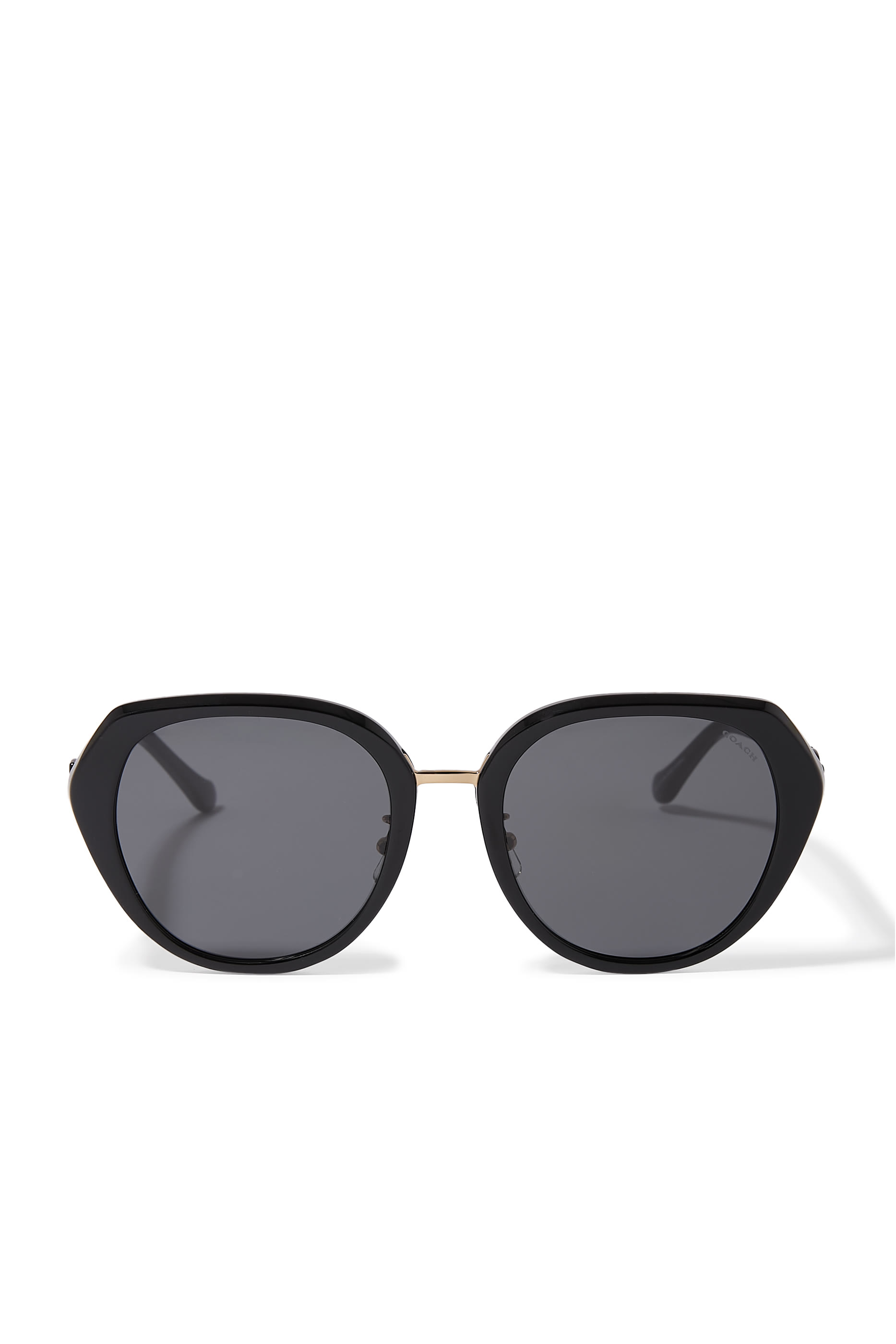  نظارة شمسية بإطار عين القطة عريض وأذرع رفيعة مزينة بشعار C