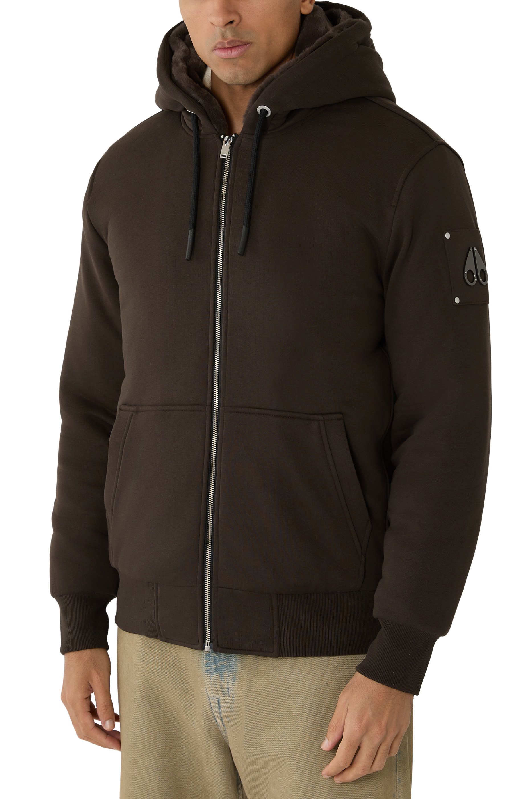 هودي بسحاب وشعار الماركة