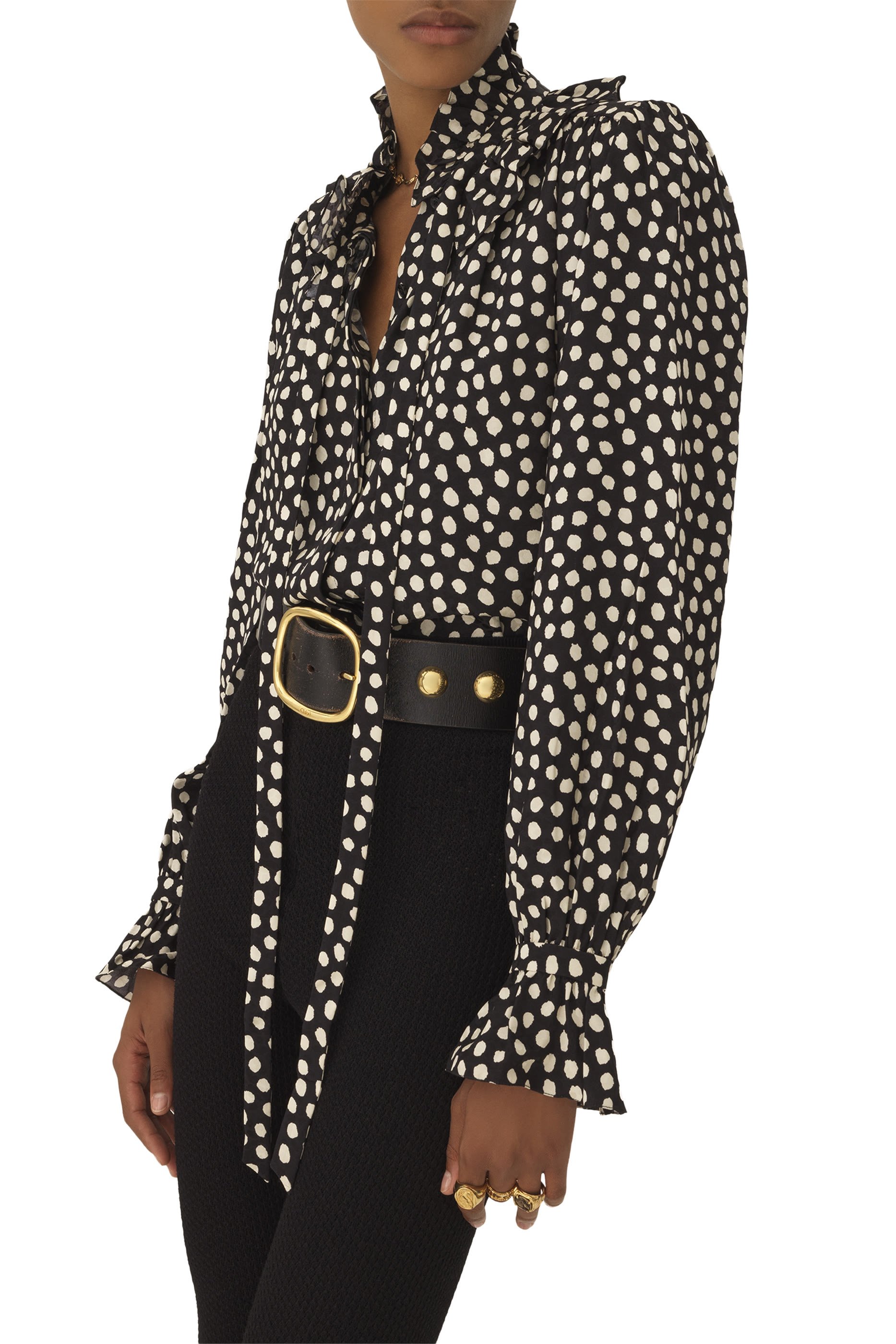 بلوزة بربطة في الأمام وكشكش