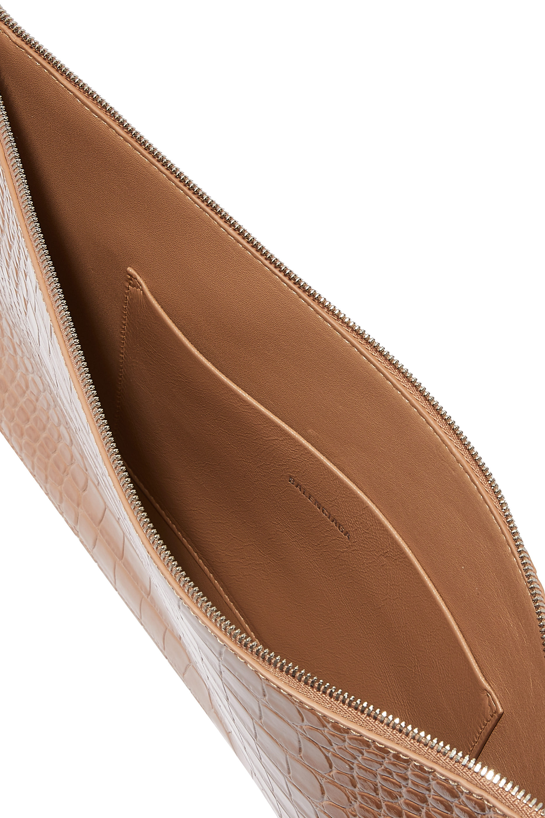 حقيبة كاش بشعار الماركة