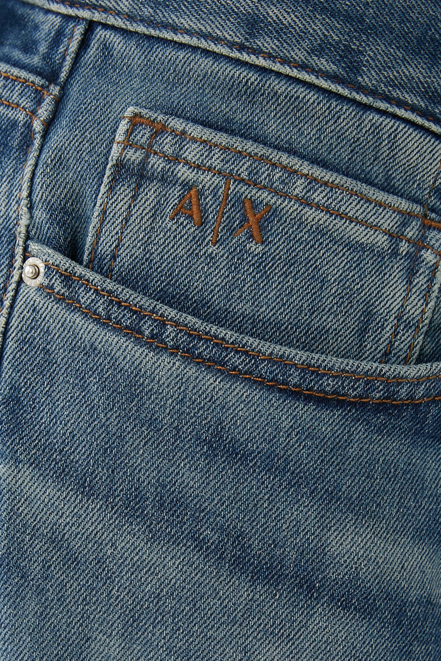 بنطال جينز جي 71 بقصة تضيق قليلاً باتجاه الحافة