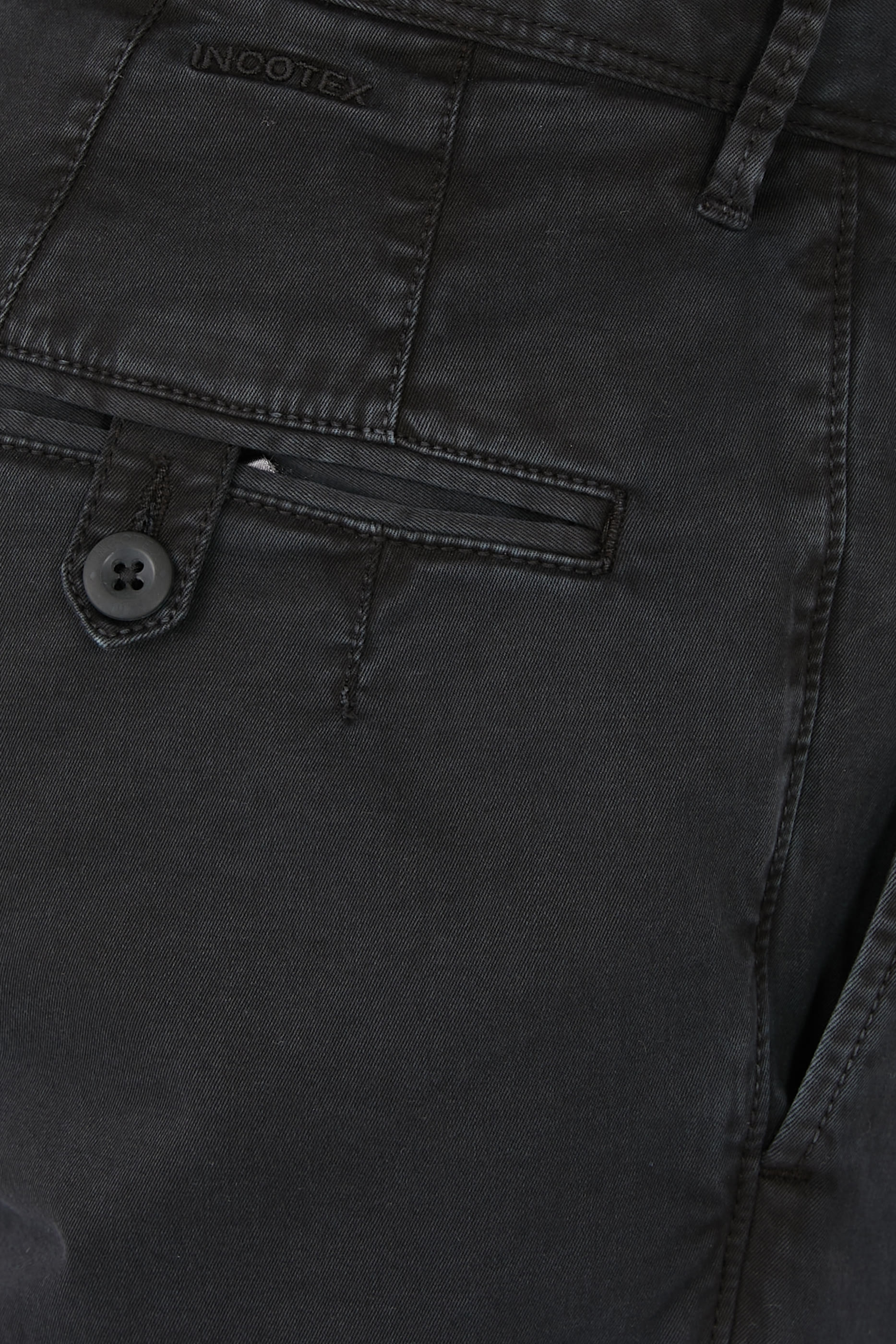 بنطال مطاطي بقصة ضيقة