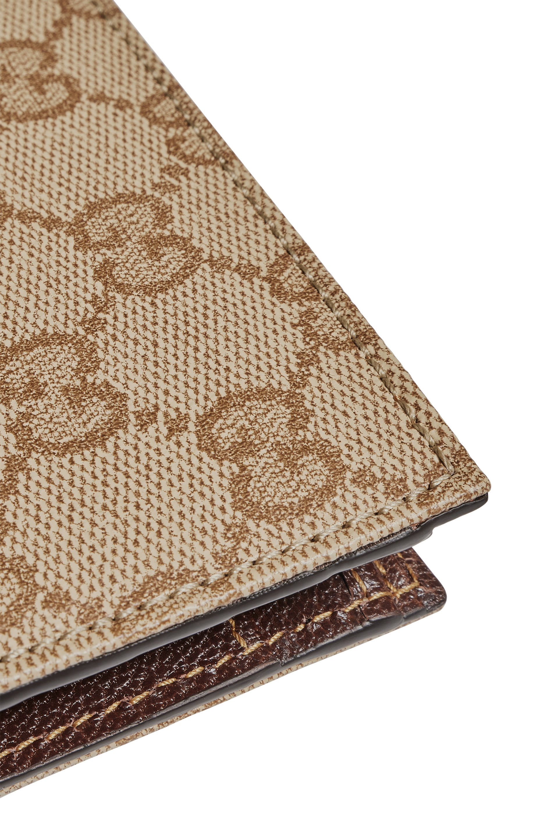 محفظة عملات معدنية بشعار الماركة