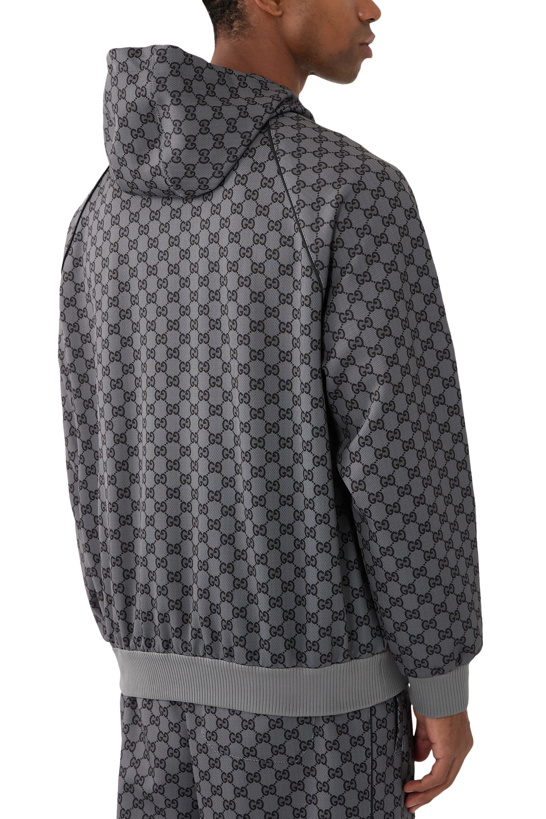 جاكيت نيوبرين بشعار حرفي الماركة وسحاب