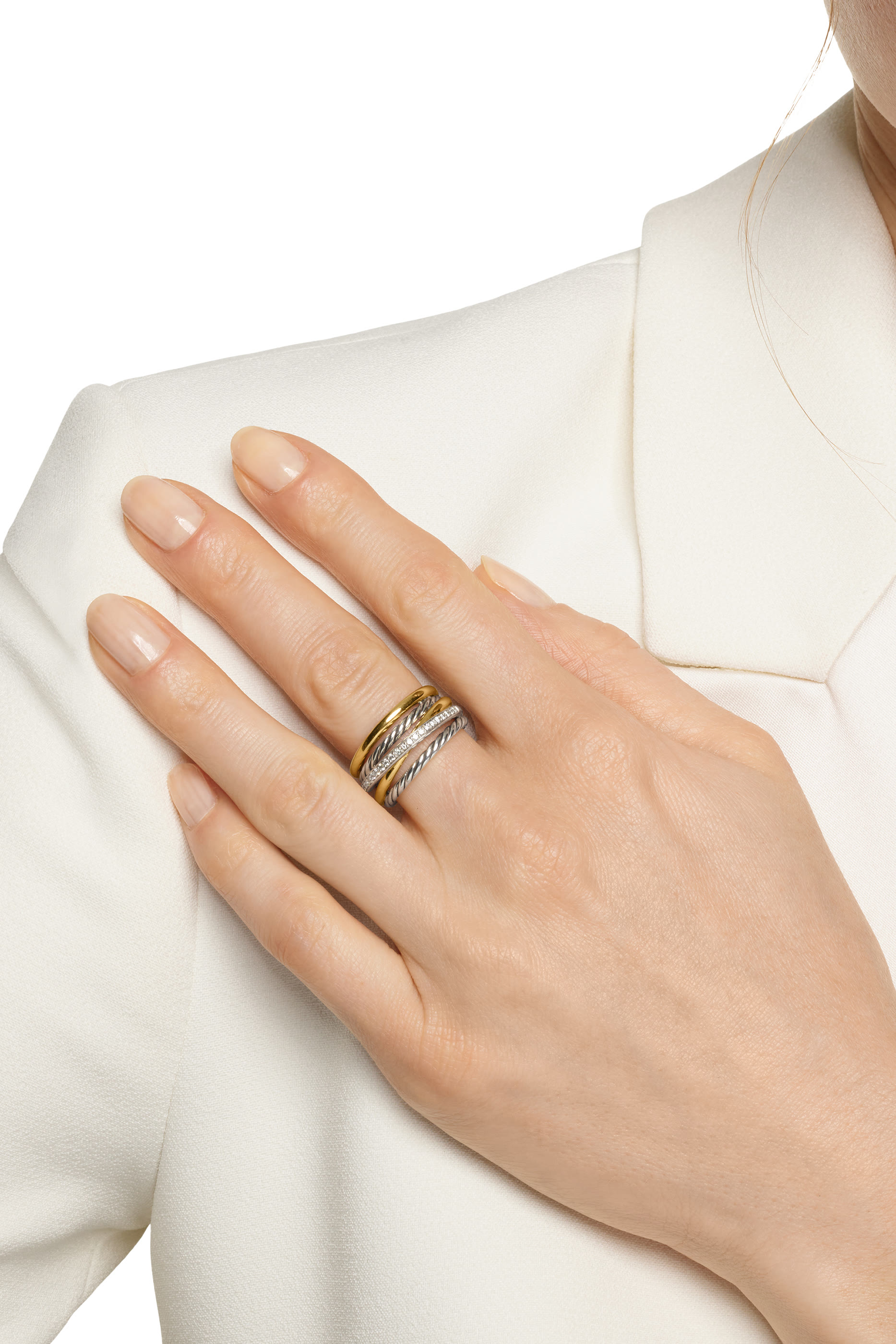 خاتم بتصميم خمسة حلقات متقاطعة مرصع بماس، فضة استرلينية وذهب أصفر عيار 18