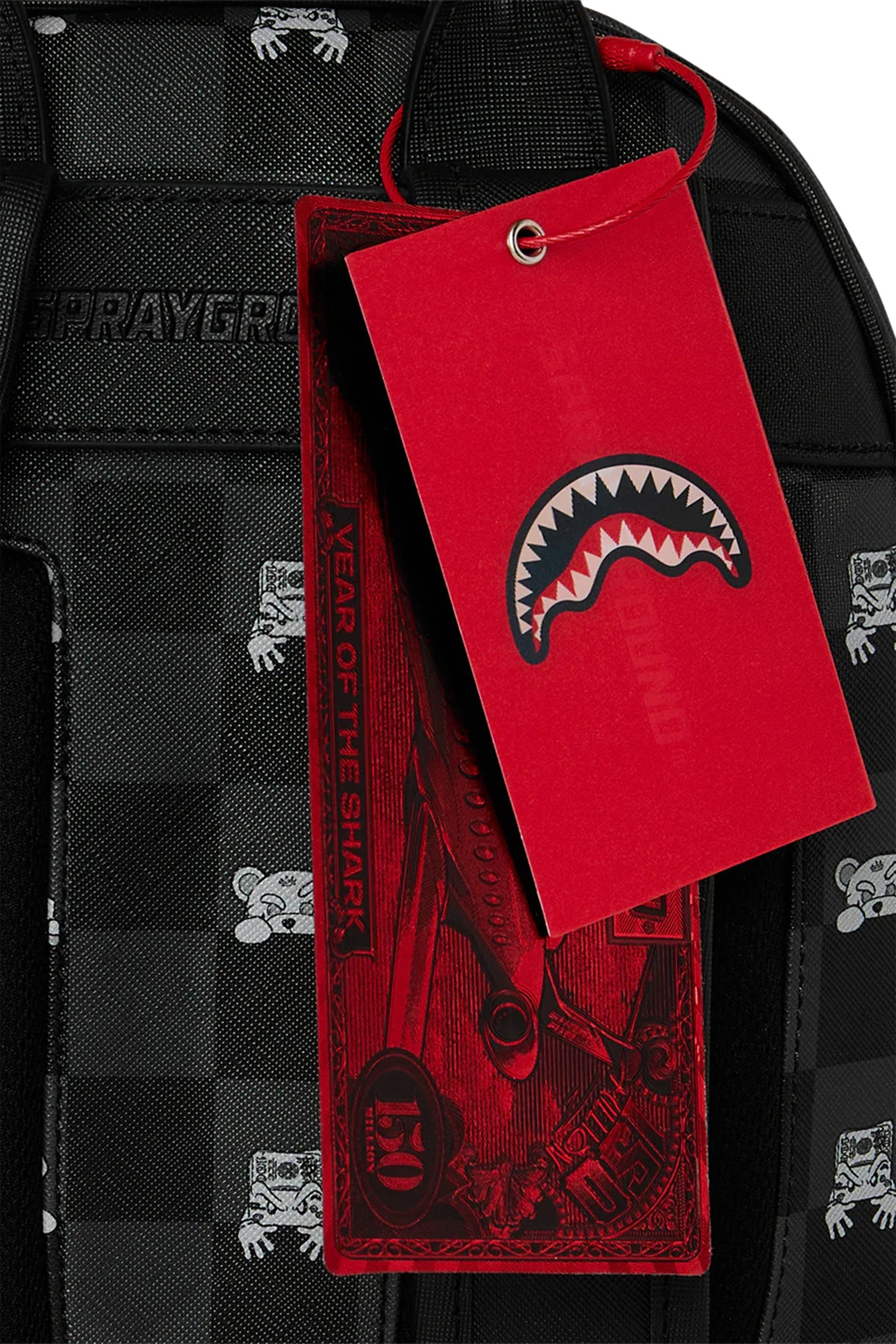 حقيبة ظهر سافيج بنقشة مربعات وشخصيات تختلس النظر للأطفال