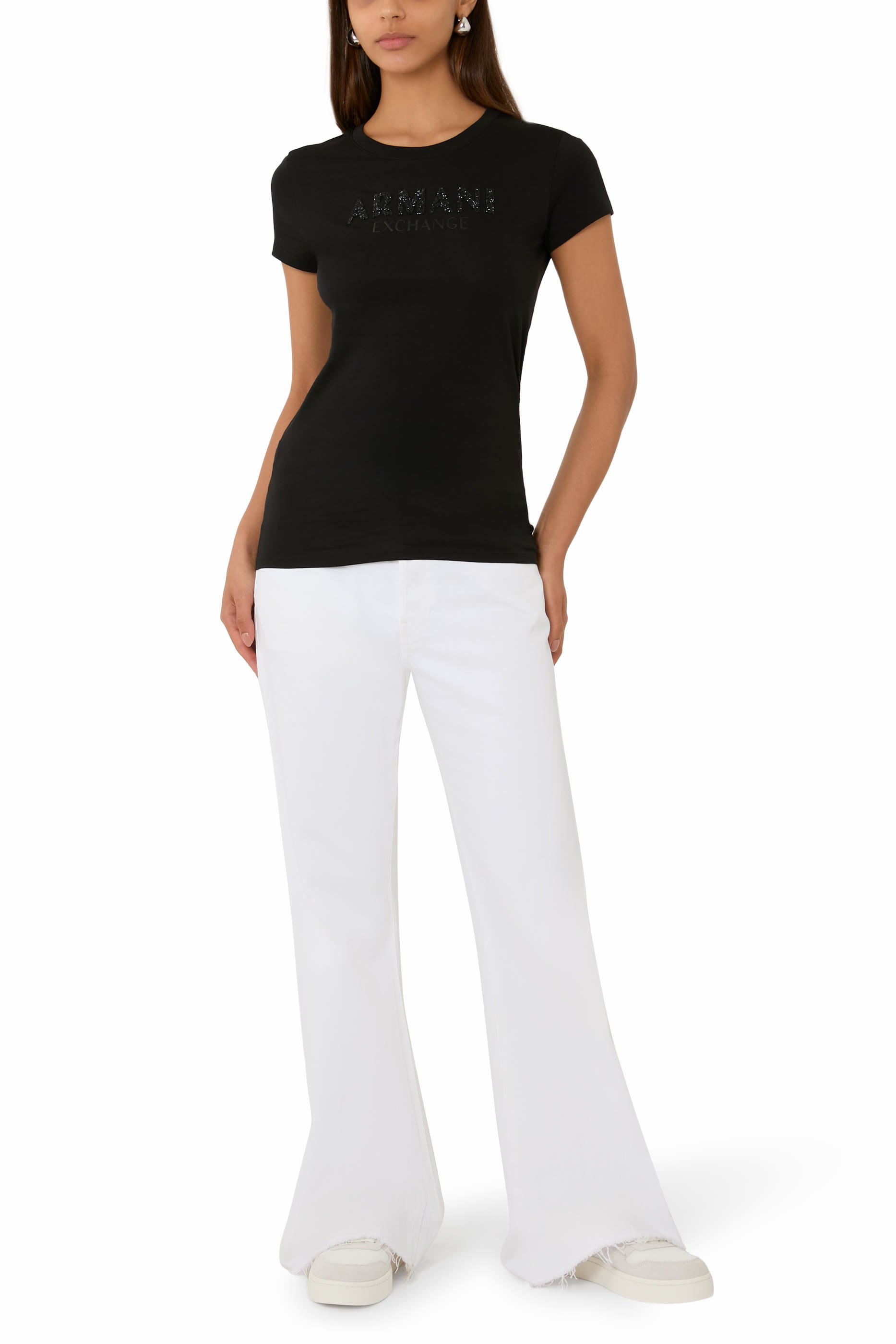 تيشيرت بقصة ضيقة بشعار الماركة قطن