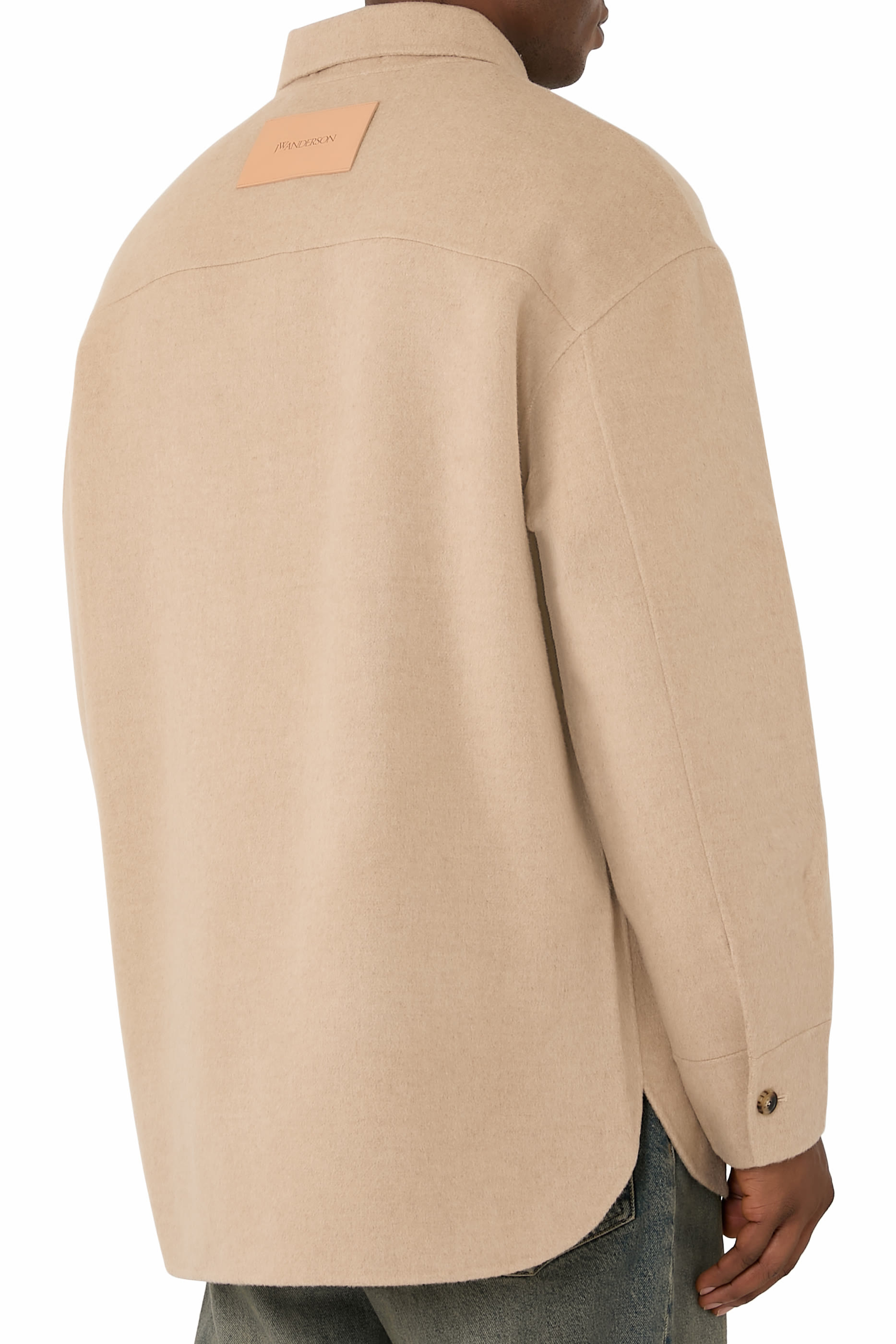 جاكيت بنمط قميص بقصة فضفاضة