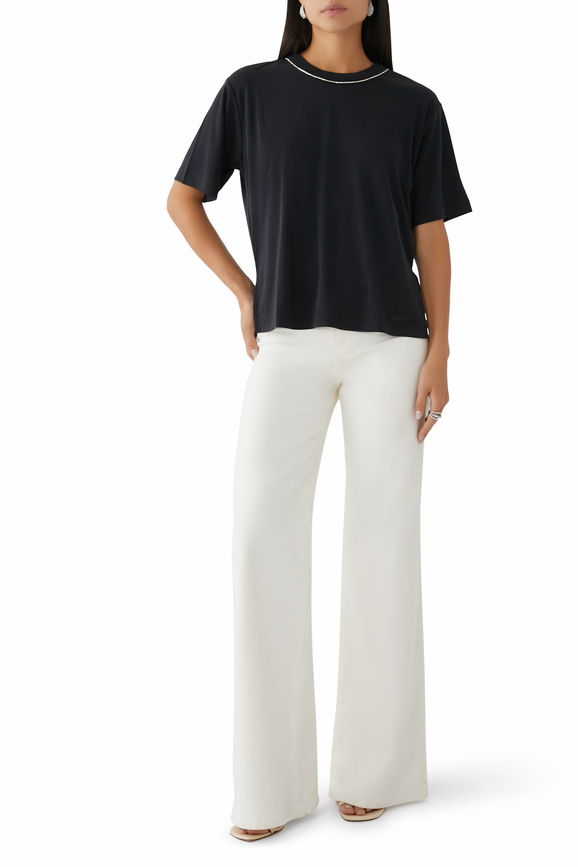 تيشيرت بأكمام قصيرة