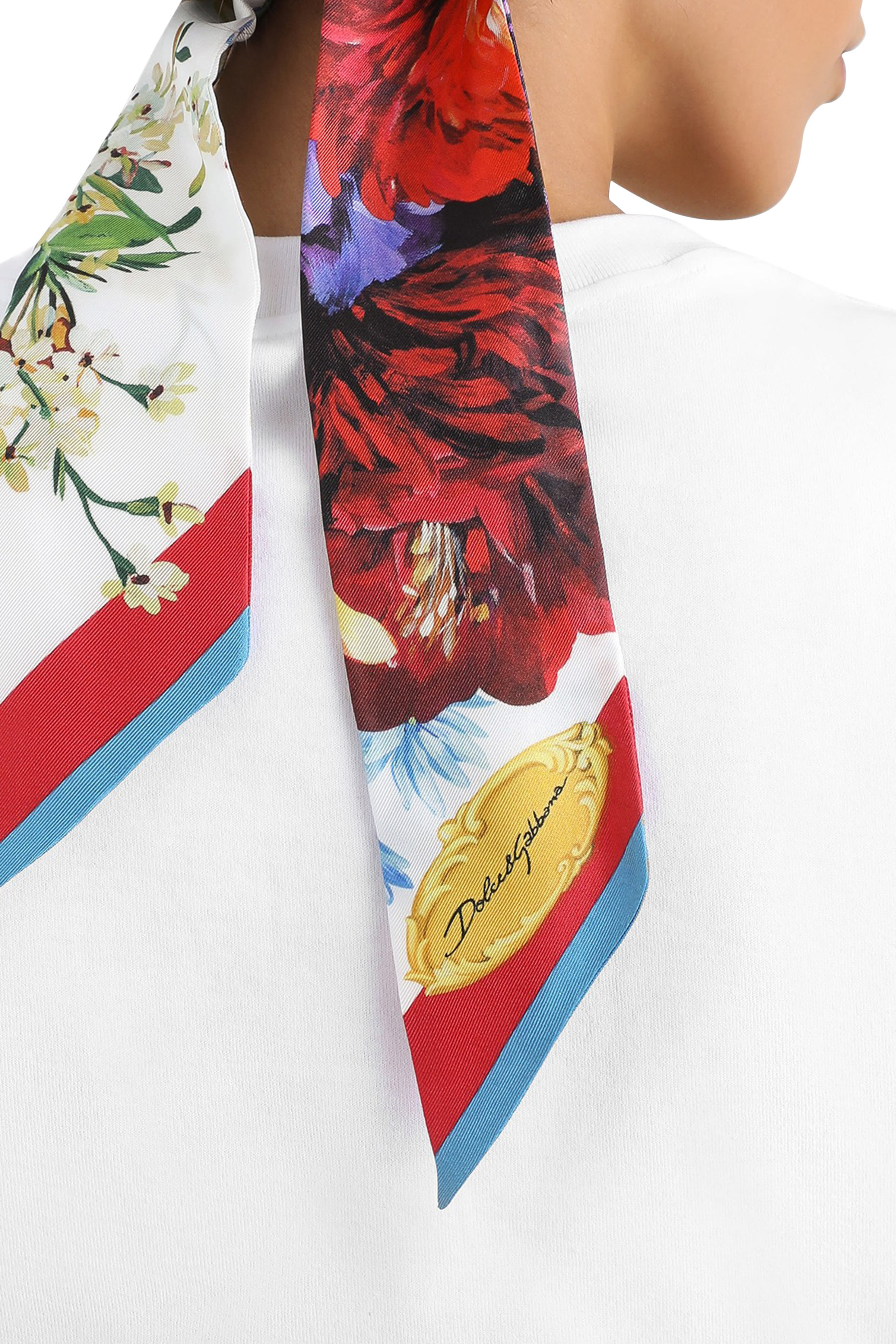 بلوزة بأكمام قصيرة بطبعة زهور