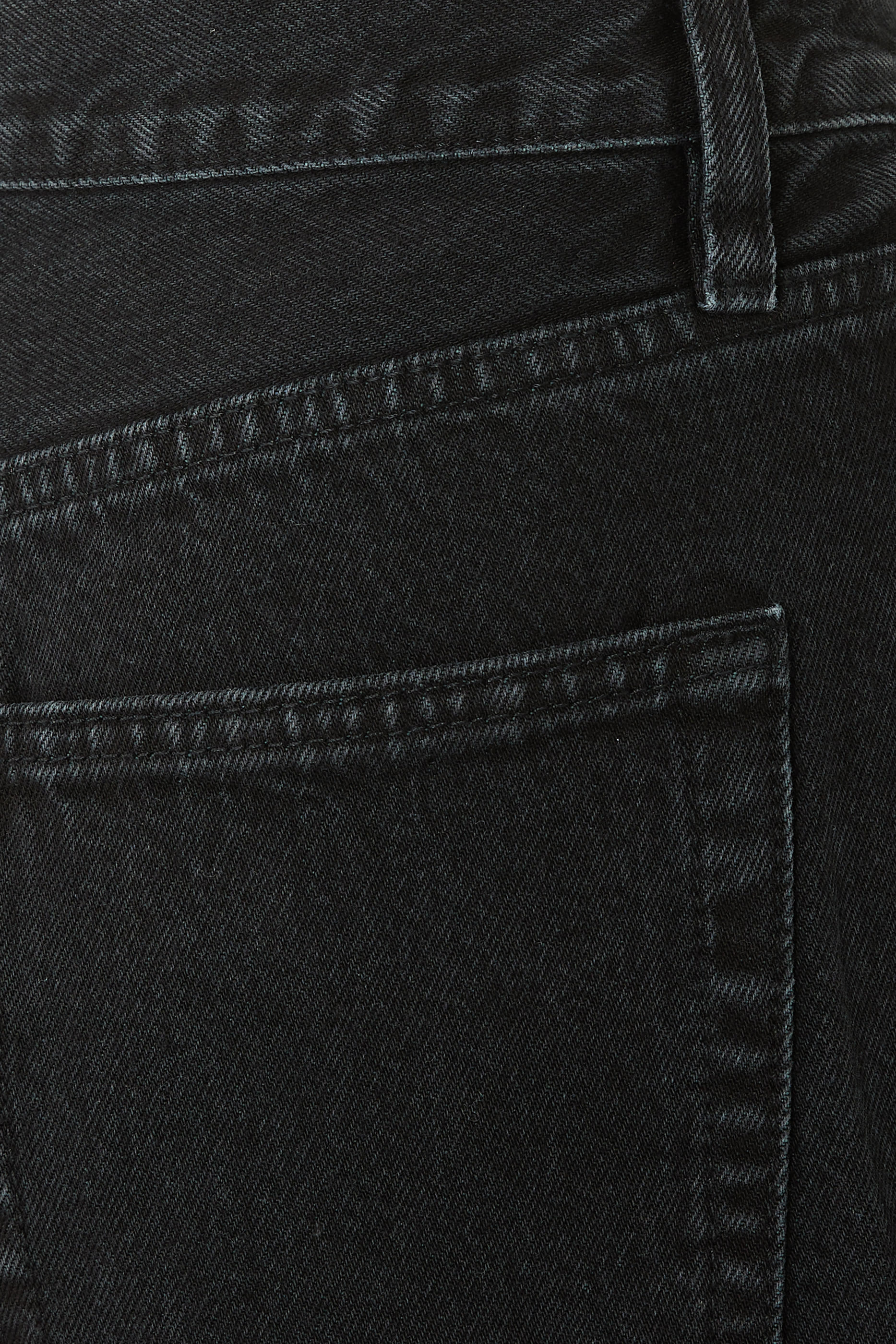 بنطال جينز بتصميم جامعي 