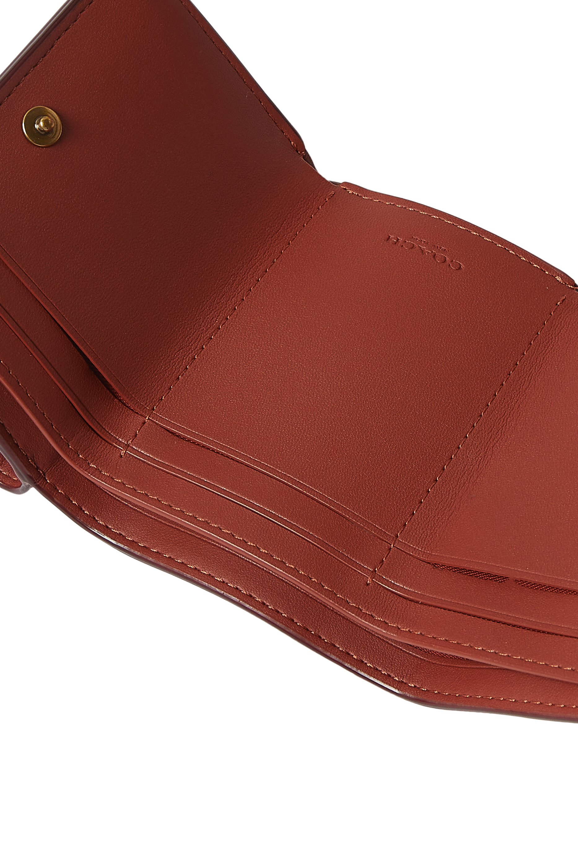 محفظة صغيرة ثلاثية الطيات