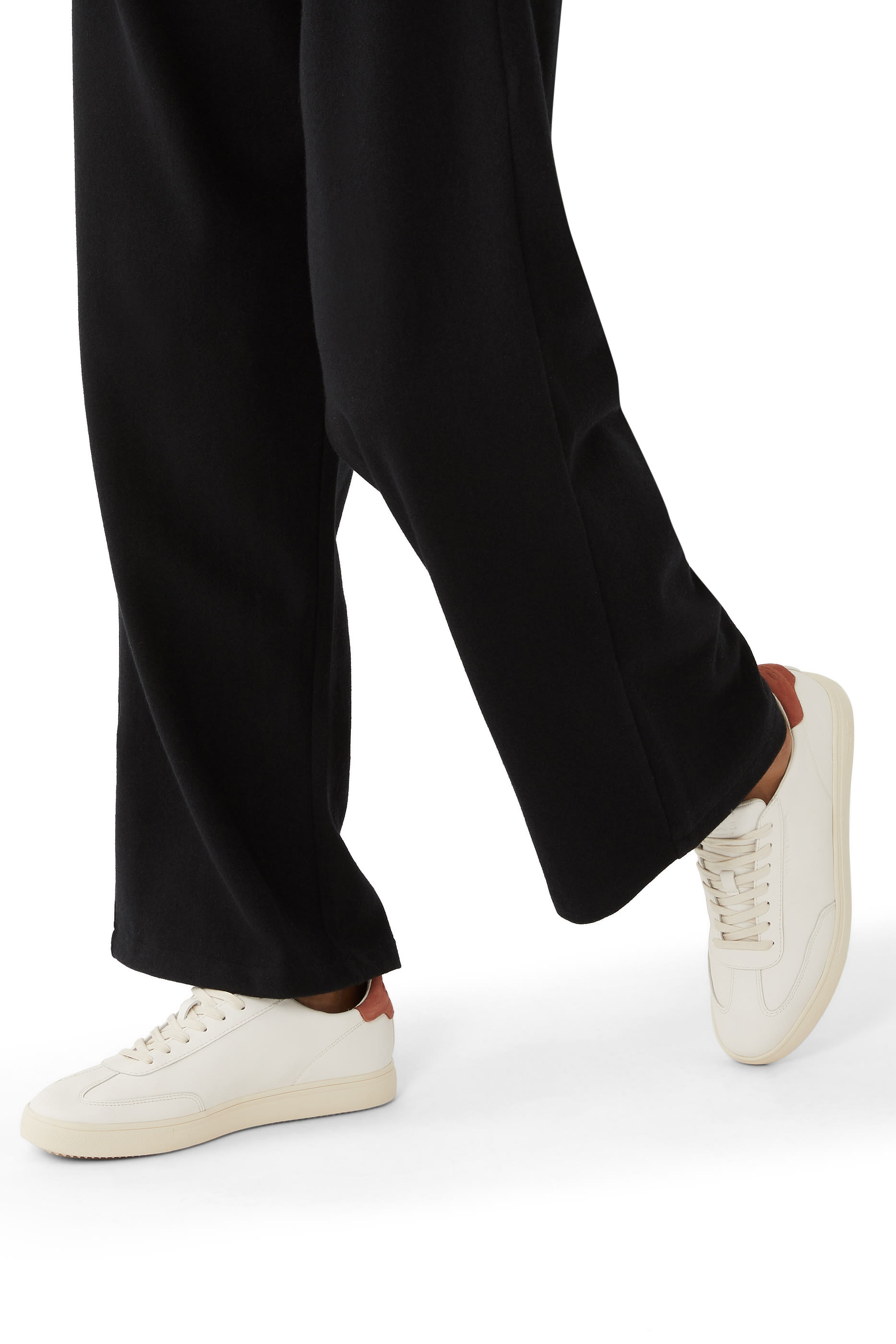 سنيكرز دبن جلد