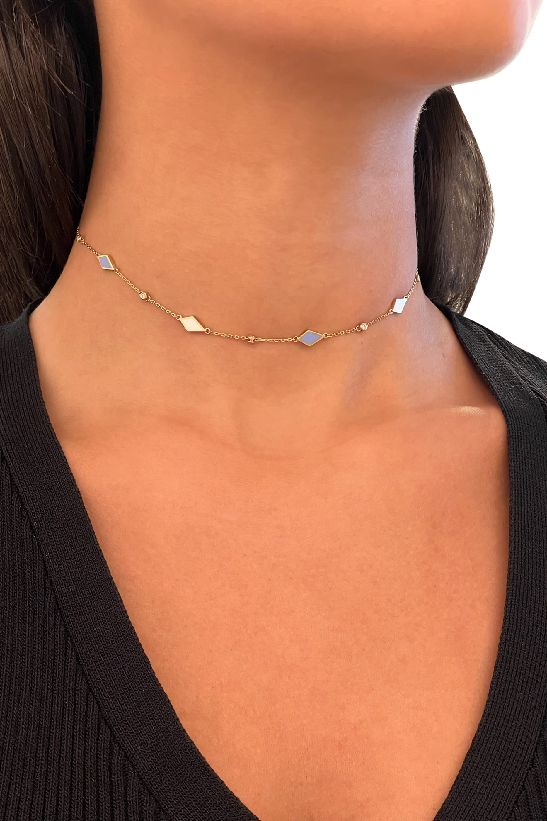 قلادة رقبة موزاييك مزينة بمينا ومرصعة بماس، ذهب أصفر عيار 18