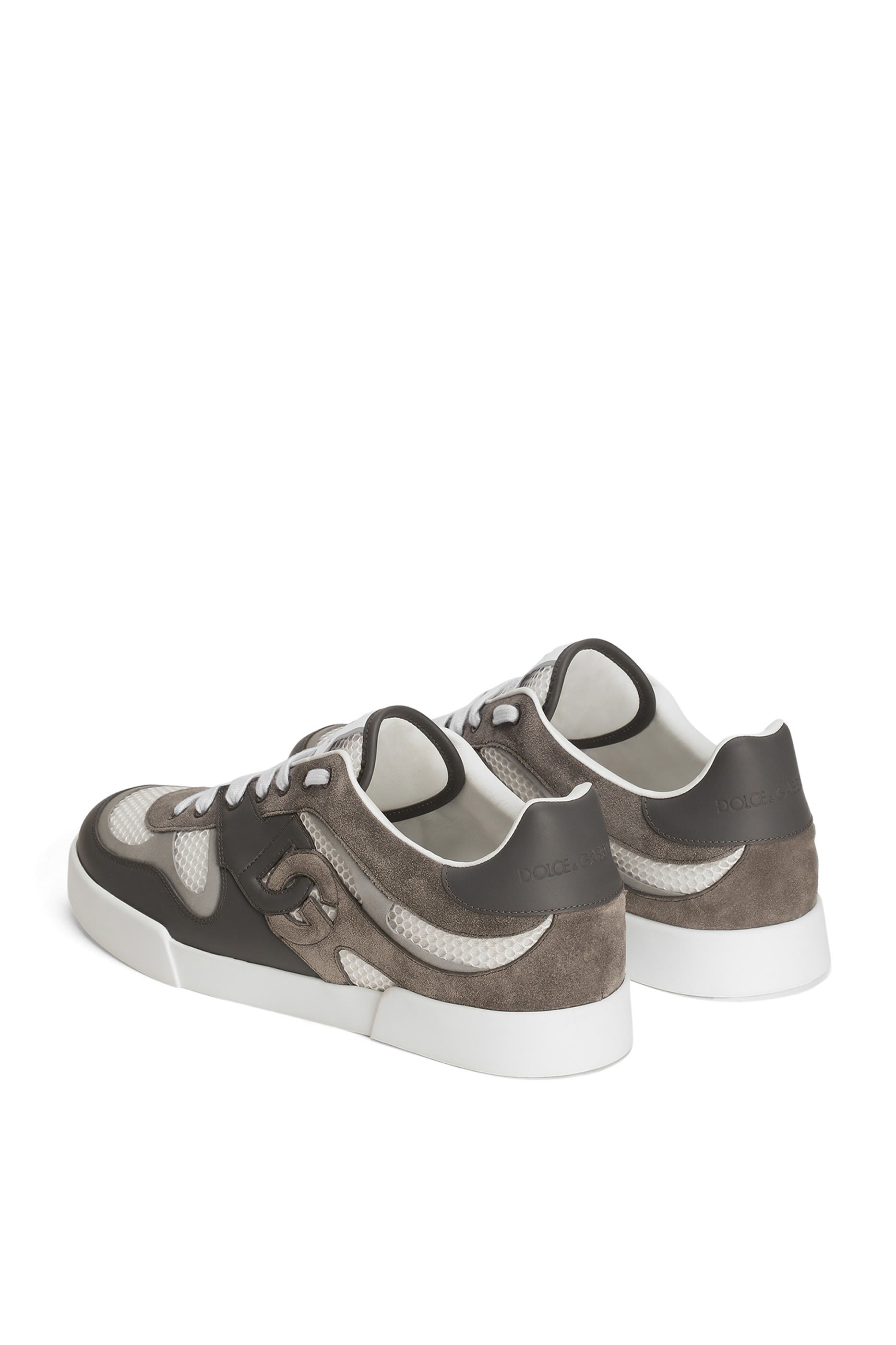 سنيكرز بشعار الماركة جلد