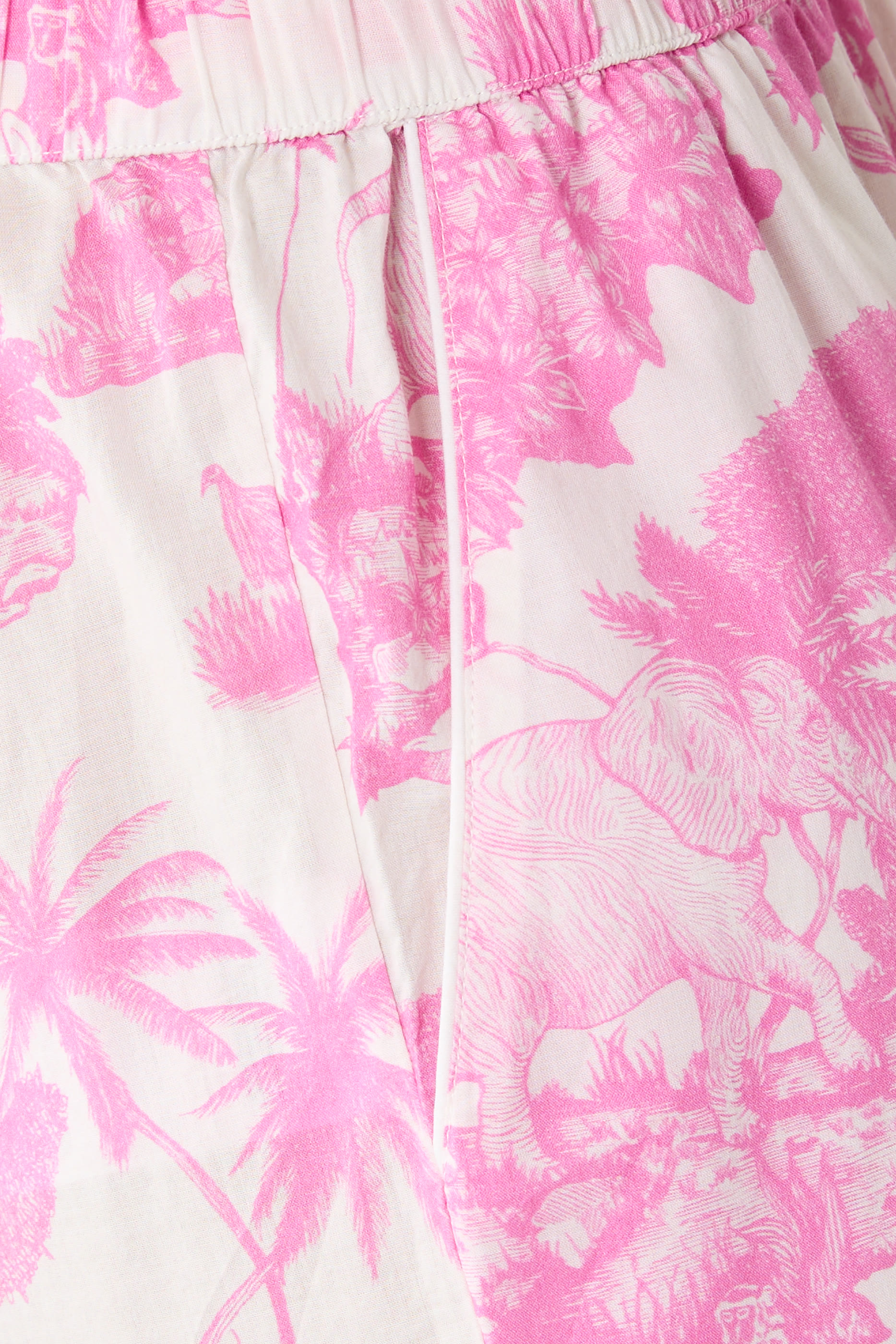 طقم قميص مربعة وبنطال بقصة ساق واسعة بنقشة نمر