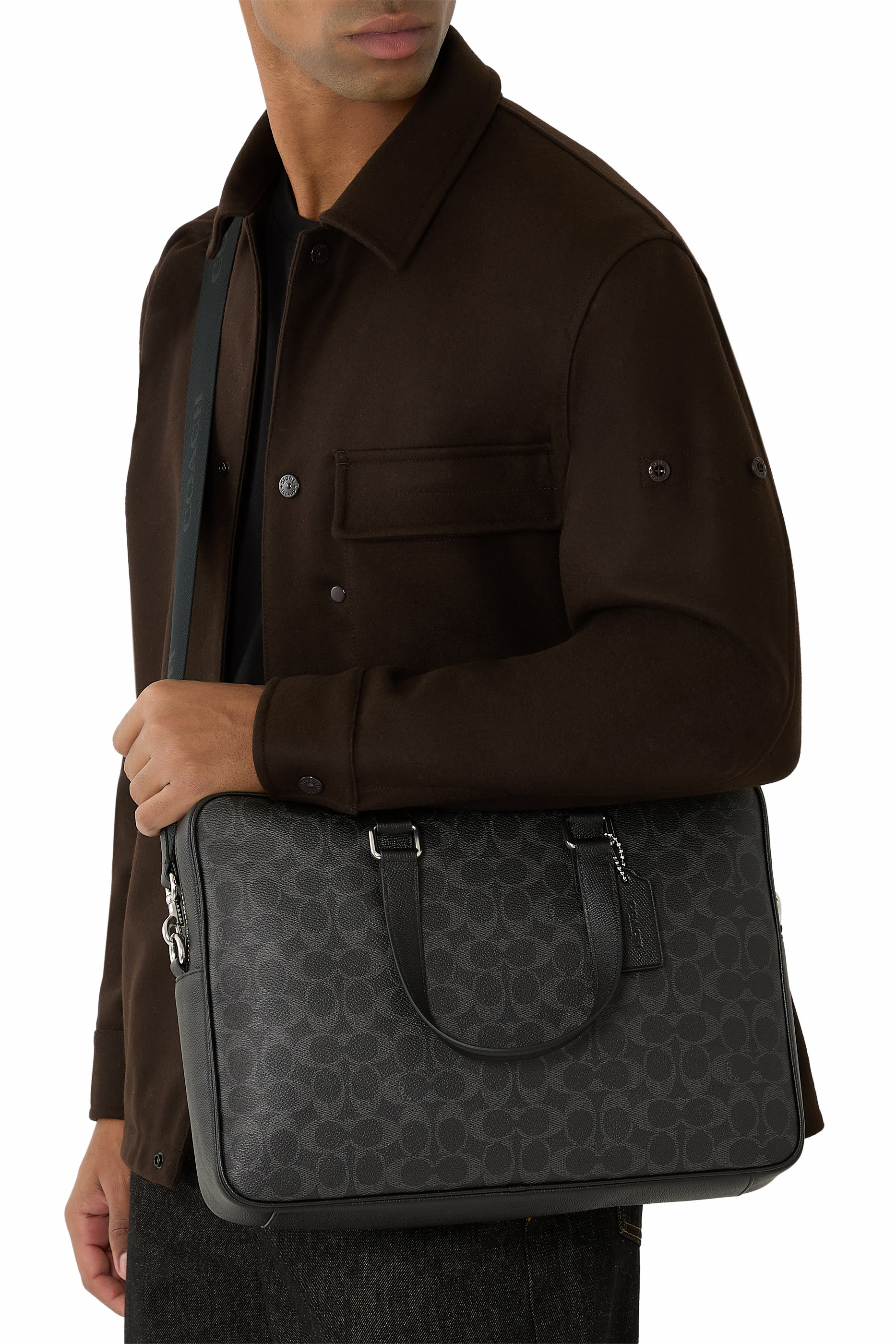 حقيبة كادن بريف قماش قنب مزينة بشعار الماركة