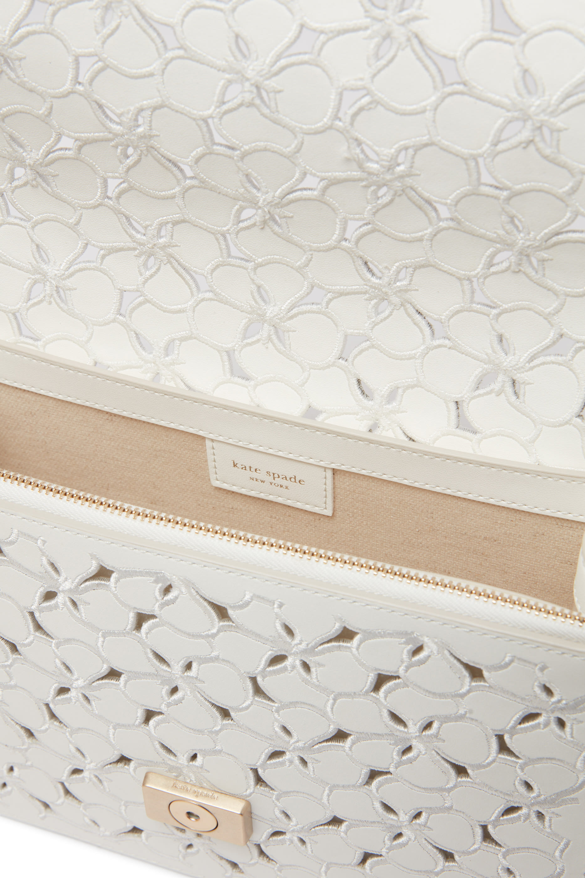 حقيبة كروس بودي ديكو قابلة للتعديل بتطريزت مفرغة جلد