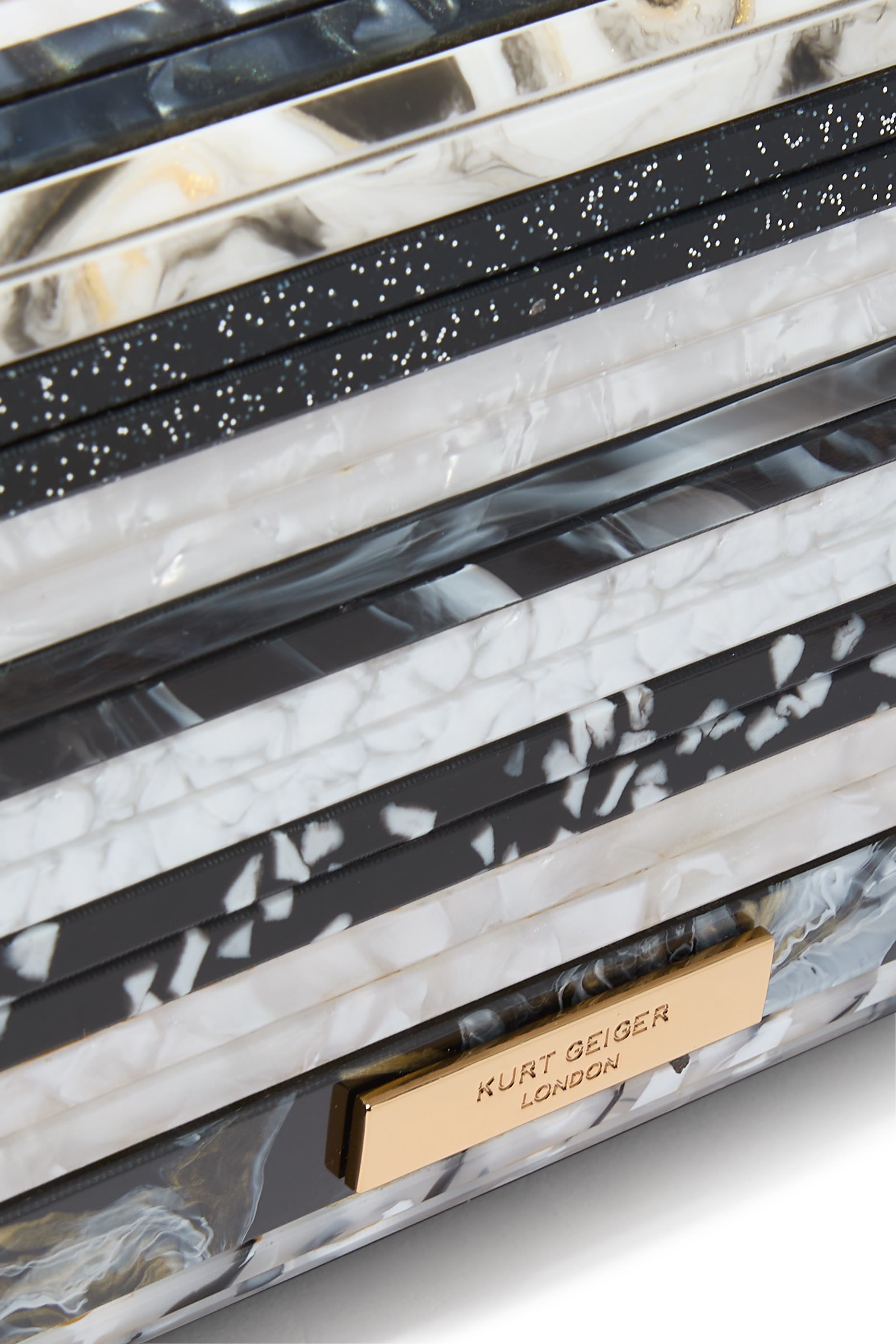 كلاتش بارتي بشعار الماركة