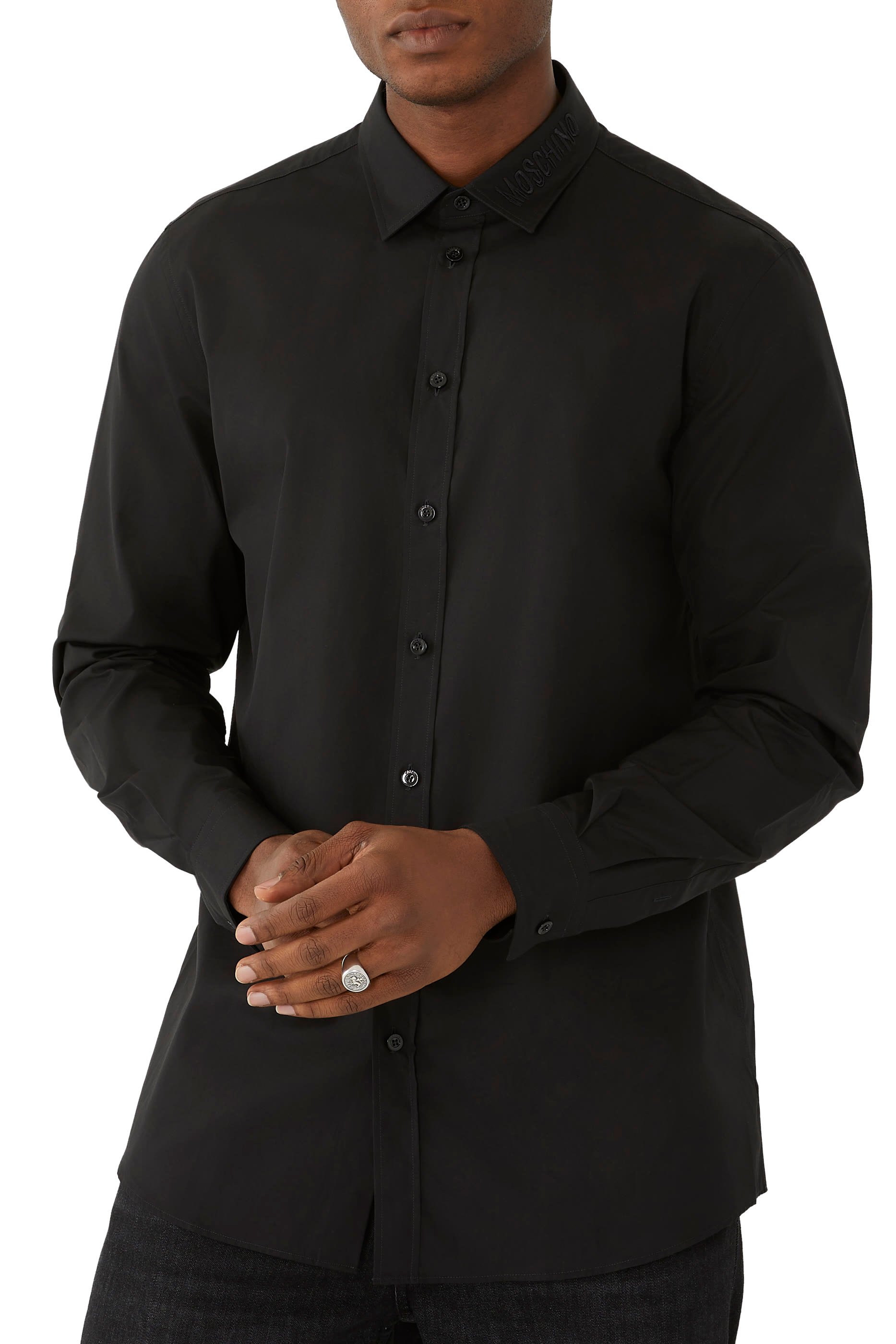 قميص بأكمام طويلة وتطريز