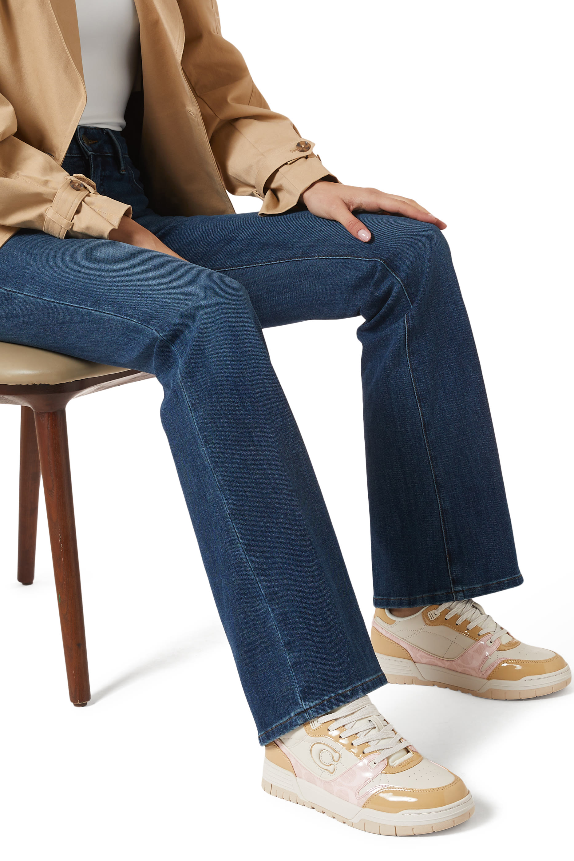 سنيكرز سوهو بشعار الماركة لامع