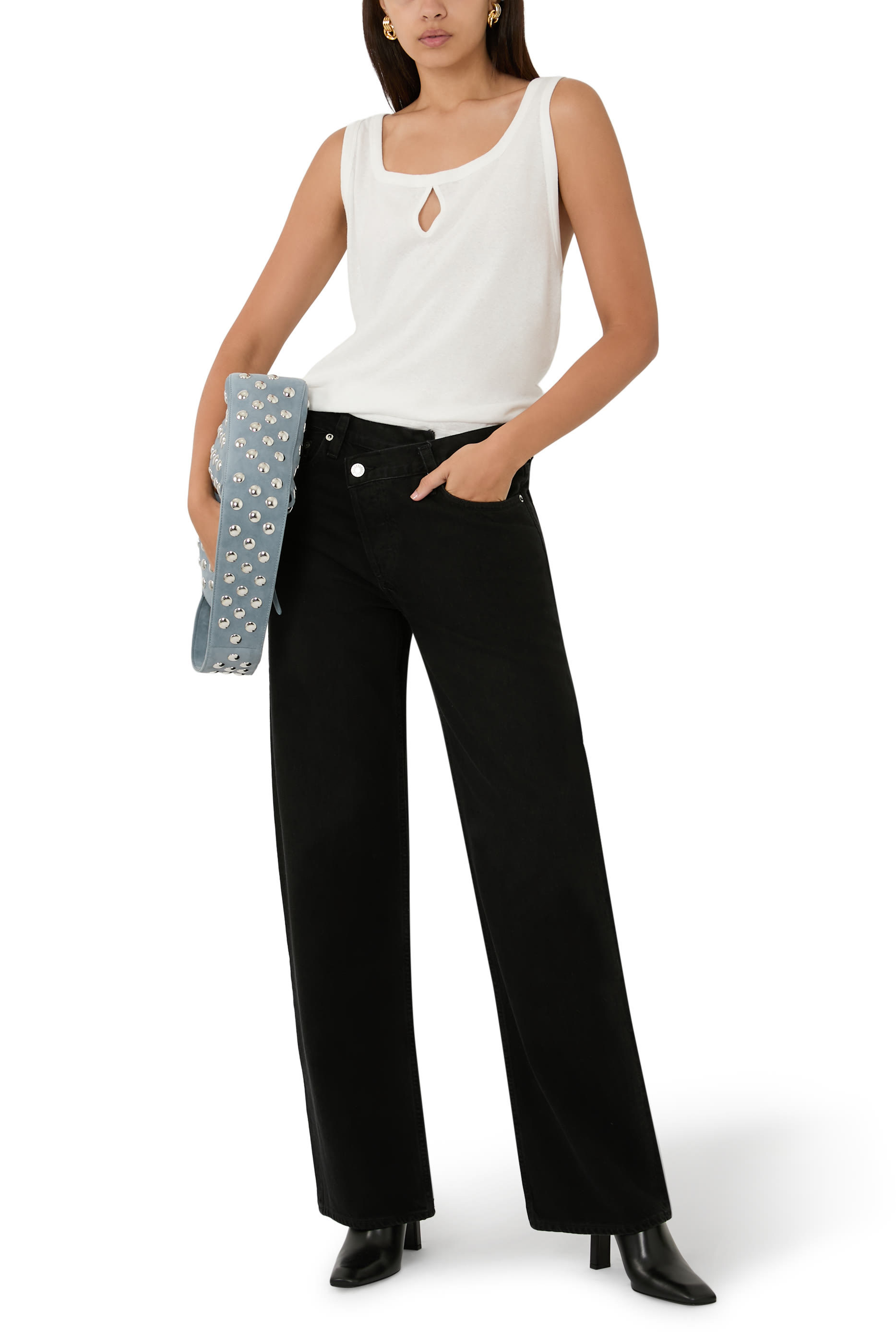 بلوزة بلا أكمام بشق جانبي