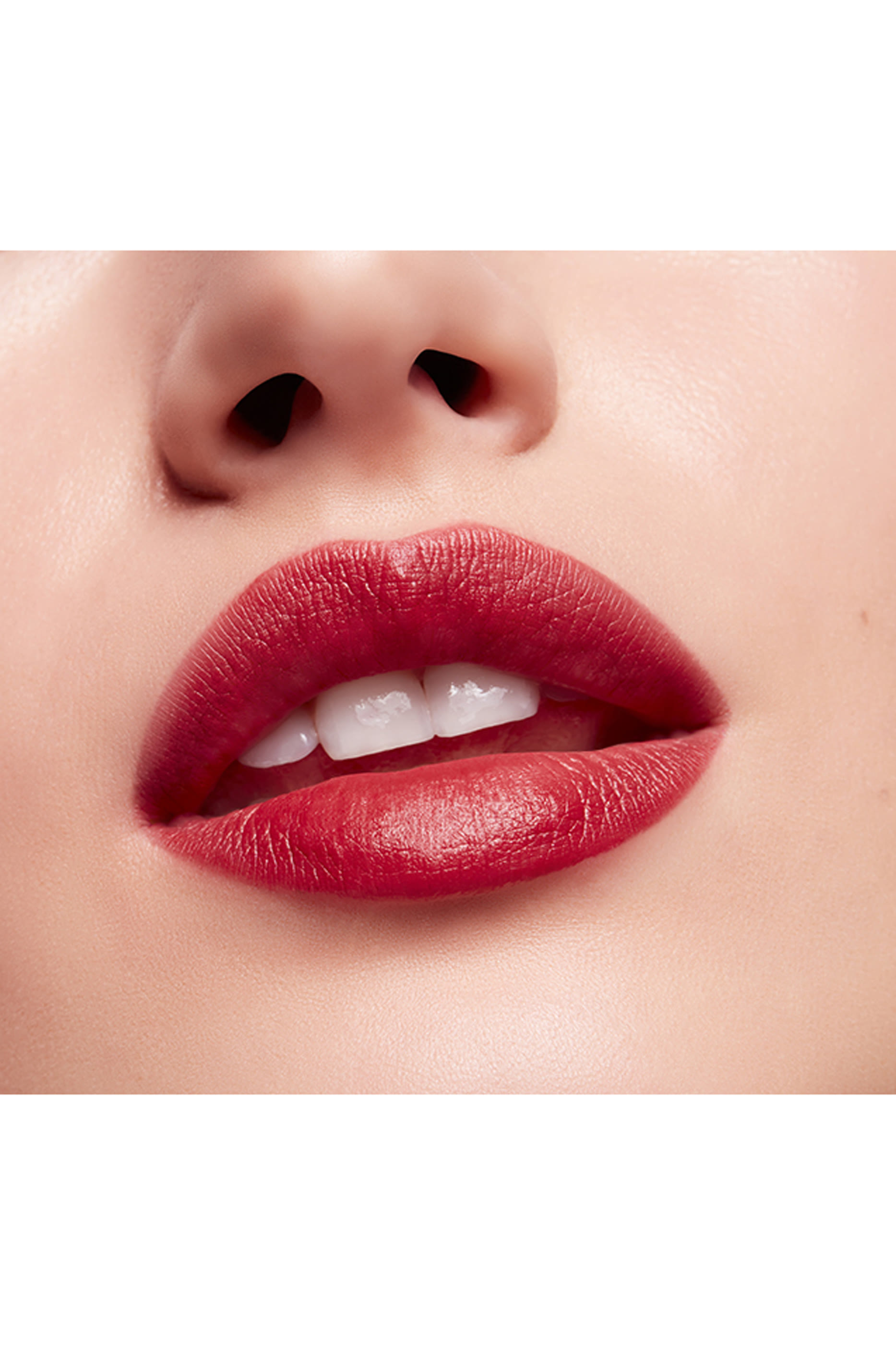 أحمر شفاه غير لامع