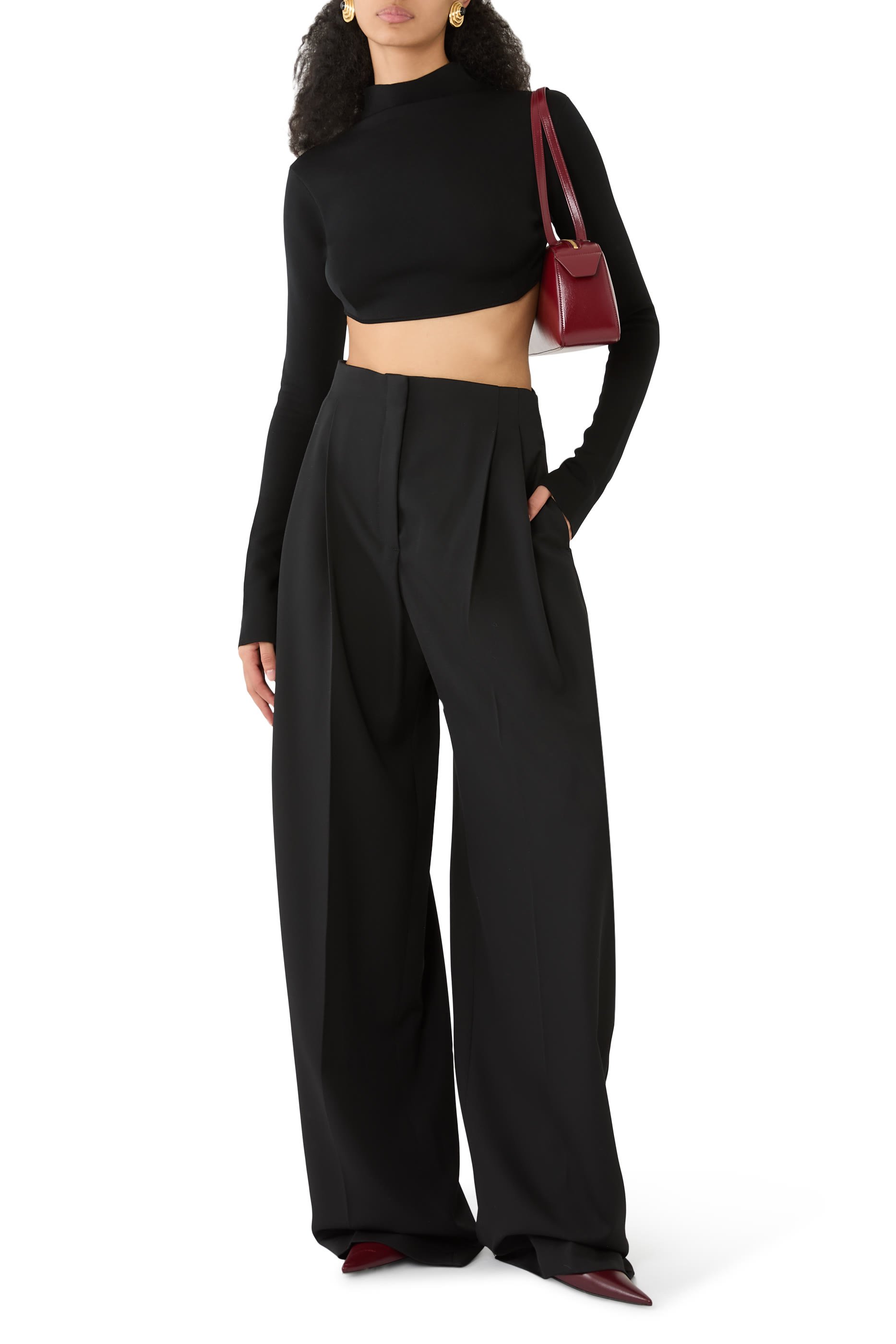 بنطال بقصة ساق واسعة وطيات