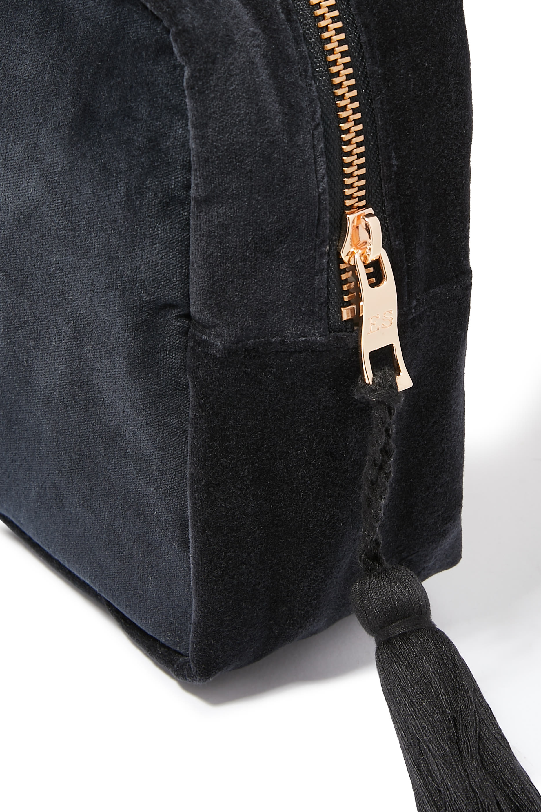 حقيبة مستحضرات عناية ذاتية بتطريزات استوائية ونمر