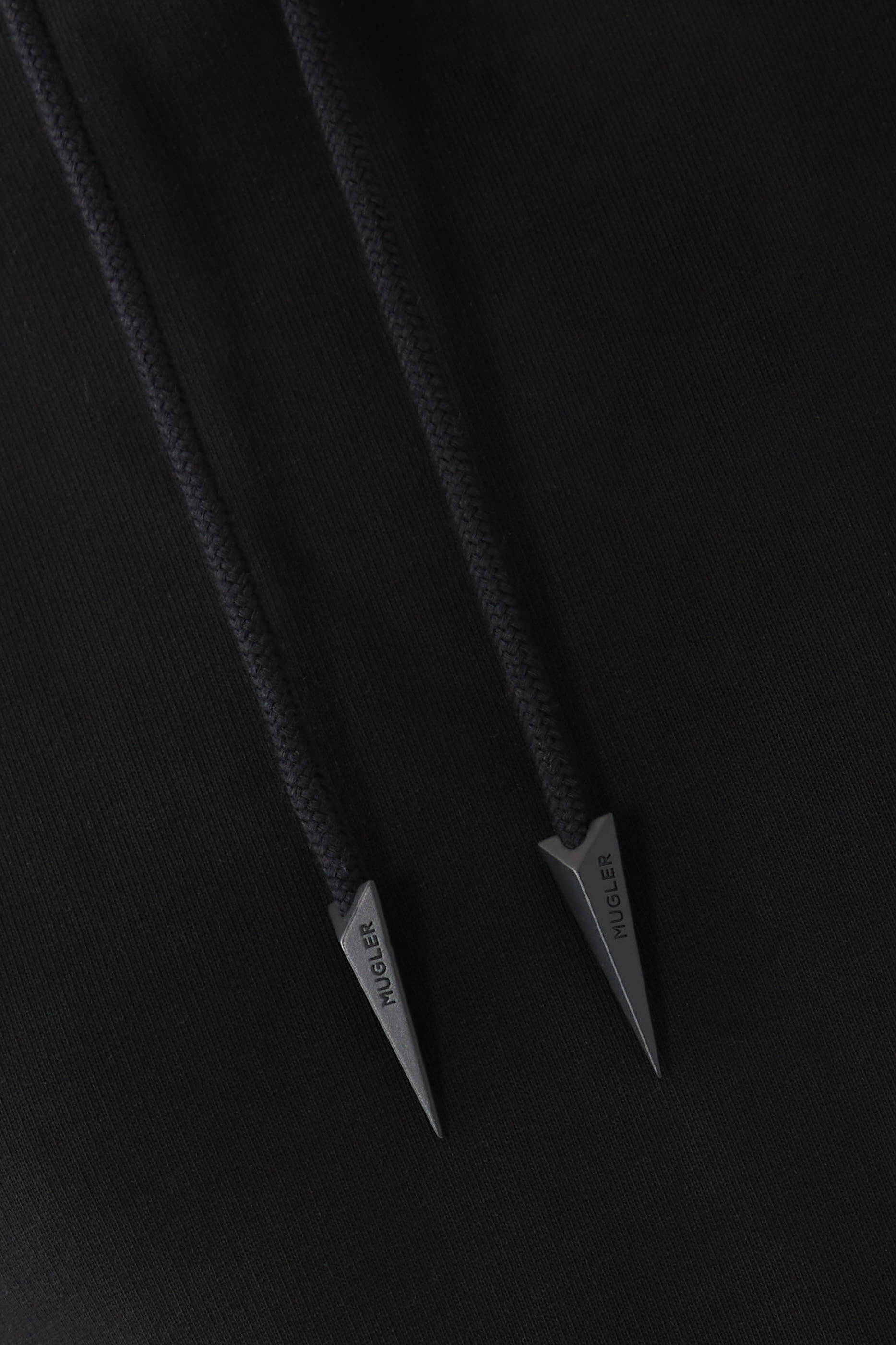 بودي سوت بتصميم هودي