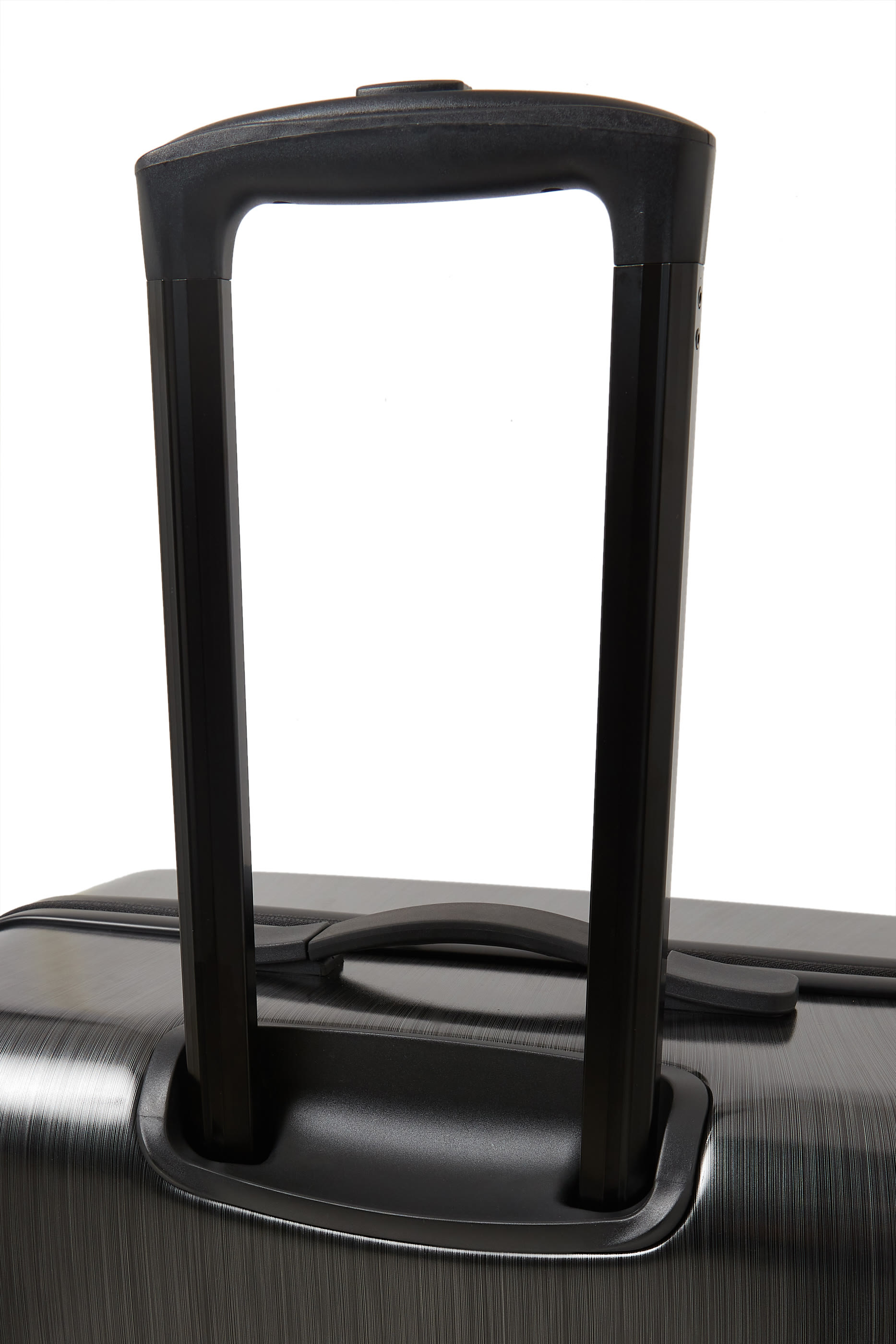 عربة ضيافة كبيرة مزينة بشعار الماركة