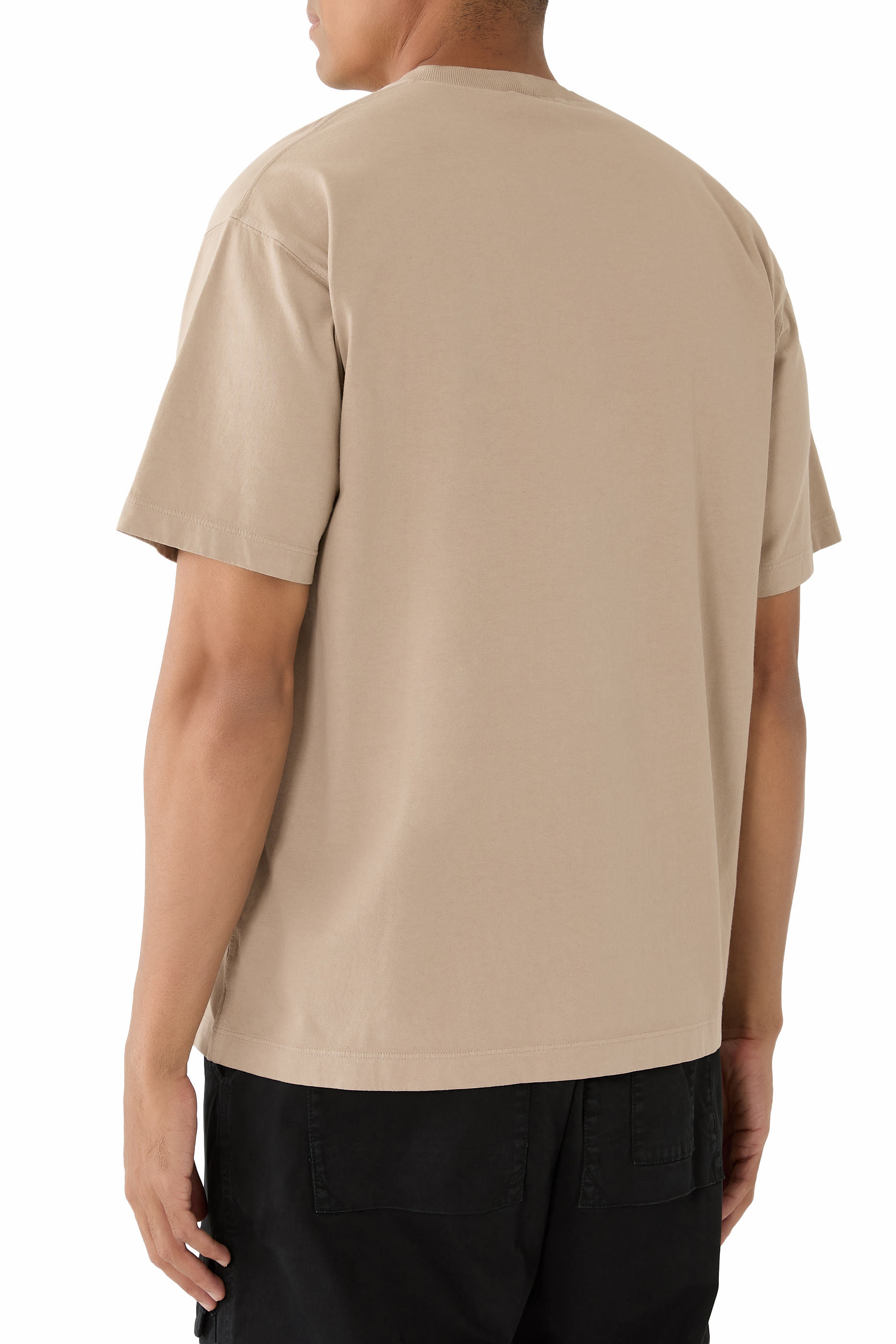 تيشيرت برقعة بشعار الماركة