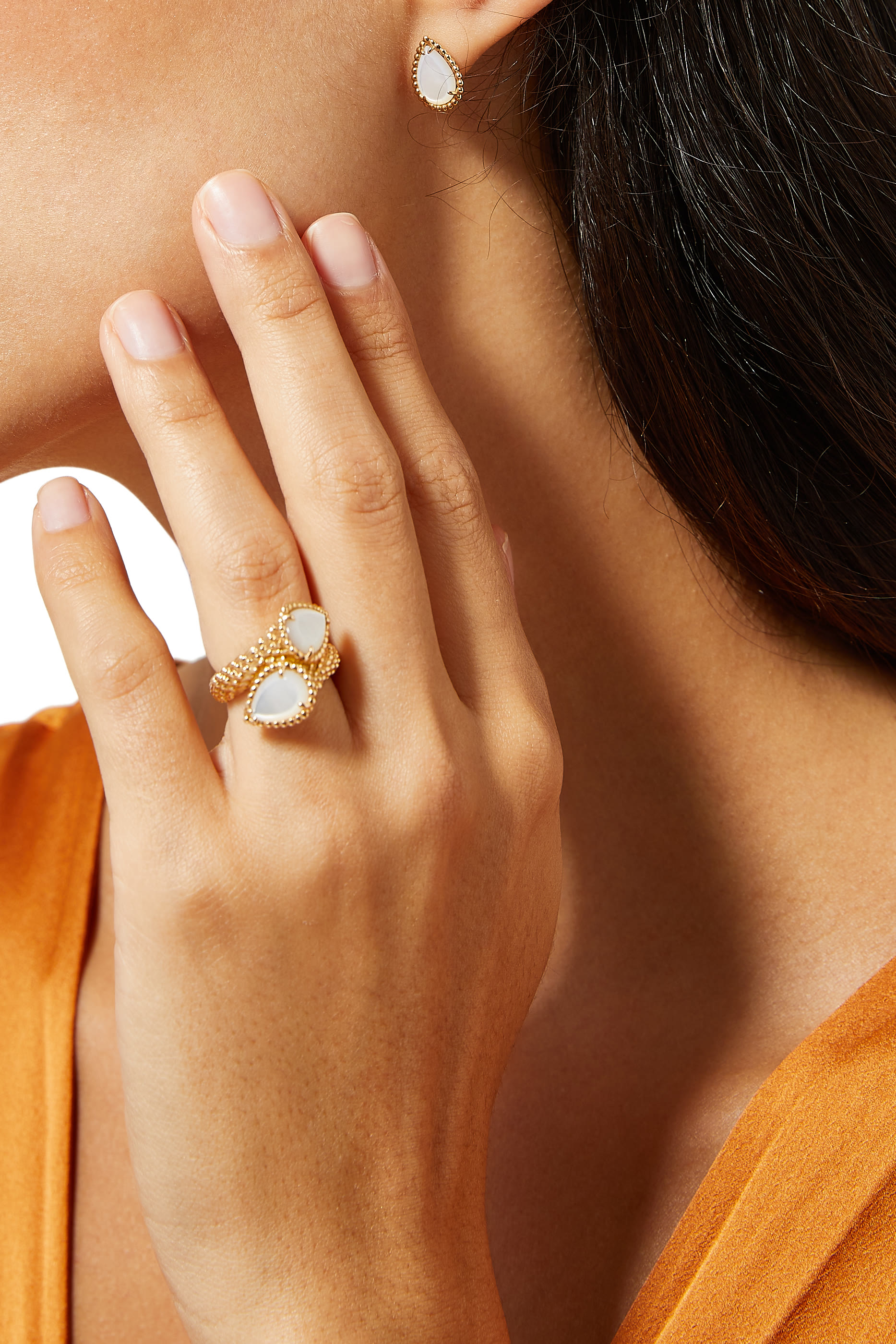 أقراط سيربنت بوهيم مرصع بعرق اللؤلؤ