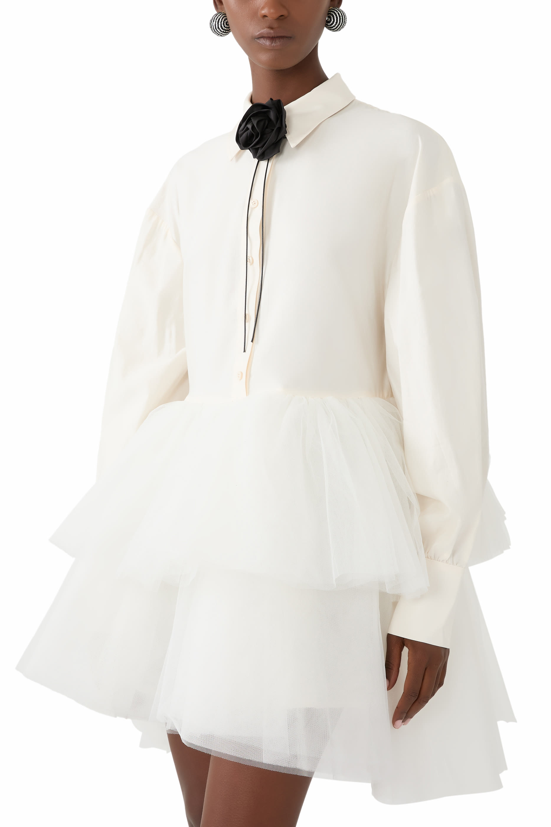 فستان قصير متعدد الطبقات