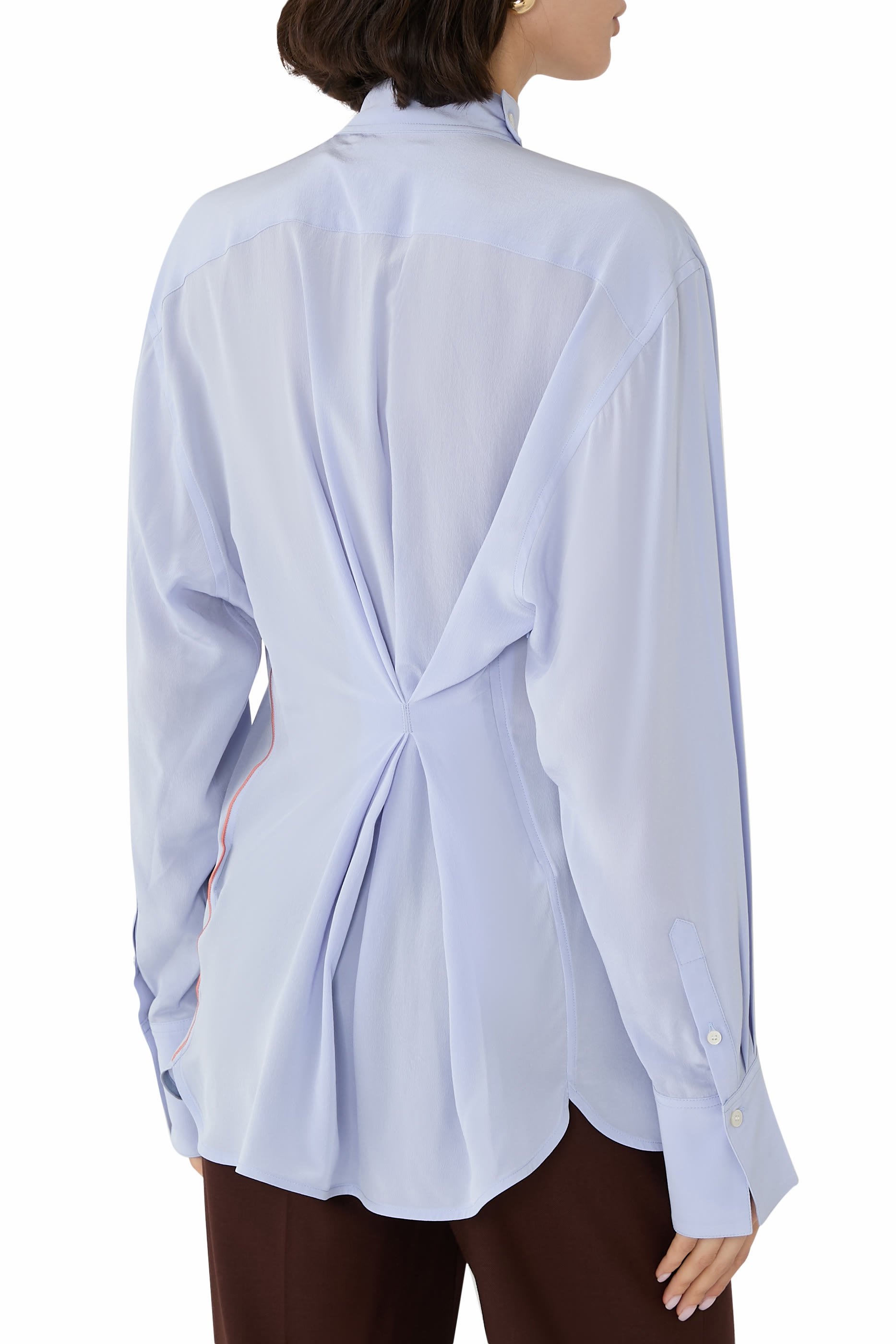 بلوزة بتفاصيل درابيه