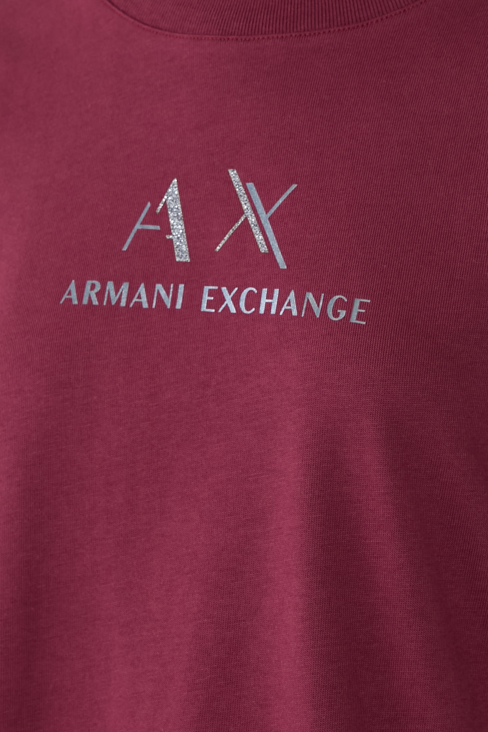 تيشيرت بقصة عادية بشعار الماركة